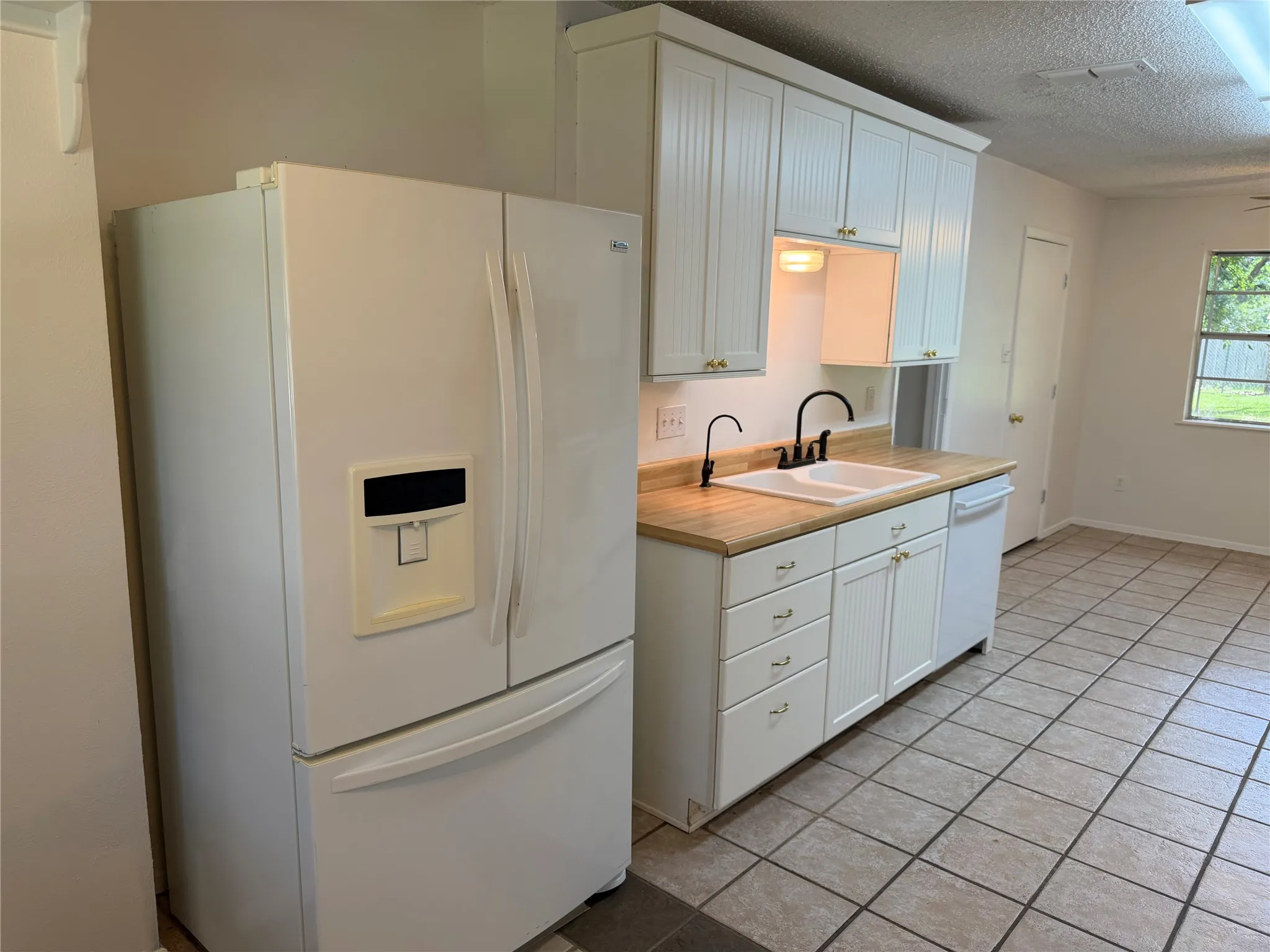 Single Family Residence For Sale in Palo Pinto County , 504 Austin Drive, Mineral Wells, Texas 76067, 3 Bedroom, 2 Bathroom, Garage spaces, 2,334 Sqft, built in 1968, mls#21319017, Real Estate Agent in Mineral Wells, Homes For Sale in Palo Pinto county, Homes For Sale in Mineral Wells, Realtor in Mineral Wells Texas, Real Estate Brokerage Independent Realty Texas, Luminita Cordes Realtor