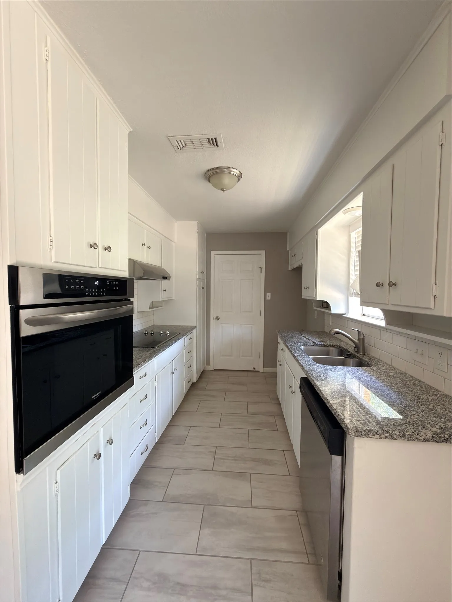 Single Family Residence For Sale in Tarrant County , 900 Prestwick Street, Bedford, Texas 76022, 3 Bedroom, 2 Bathroom, 2 Garage spaces, 1,449 Sqft, built in 1968, mls#21319159, Real Estate Agent in Bedford, Homes For Sale in Tarrant county, Homes For Sale in Bedford, Realtor in Bedford Texas, Real Estate Brokerage Independent Realty Texas, Luminita Cordes Realtor