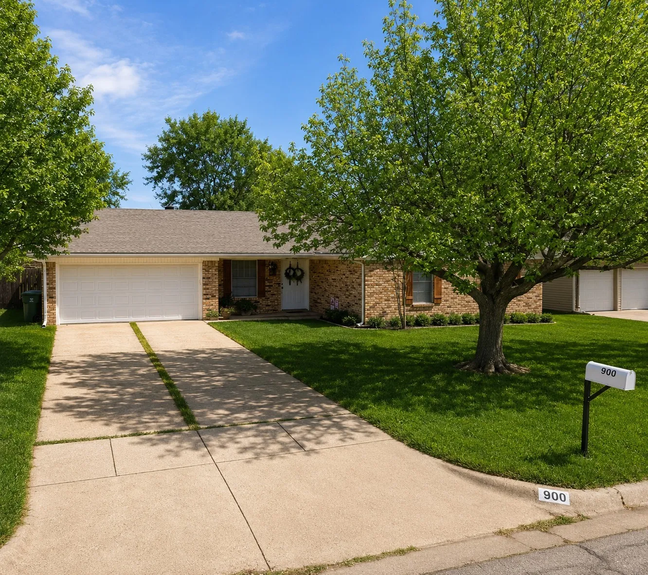 Single Family Residence For Sale in Tarrant County , 900 Prestwick Street, Bedford, Texas 76022, 3 Bedroom, 2 Bathroom, 2 Garage spaces, 1,449 Sqft, built in 1968, mls#21319159, Real Estate Agent in Bedford, Homes For Sale in Tarrant county, Homes For Sale in Bedford, Realtor in Bedford Texas, Real Estate Brokerage Independent Realty Texas, Luminita Cordes Realtor