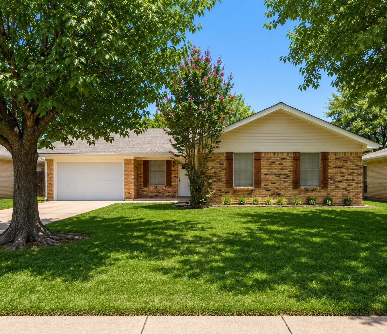 Single Family Residence For Sale in Tarrant County , 900 Prestwick Street, Bedford, Texas 76022, 3 Bedroom, 2 Bathroom, 2 Garage spaces, 1,449 Sqft, built in 1968, mls#21319159, Real Estate Agent in Bedford, Homes For Sale in Tarrant county, Homes For Sale in Bedford, Realtor in Bedford Texas, Real Estate Brokerage Independent Realty Texas, Luminita Cordes Realtor