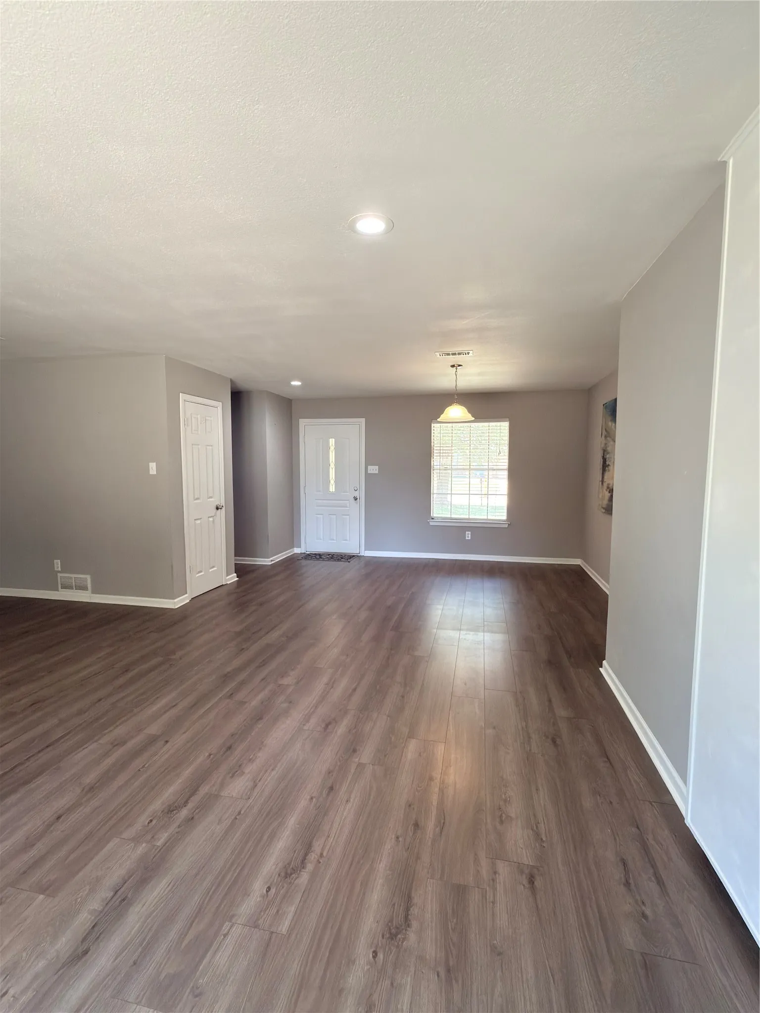 Single Family Residence For Sale in Tarrant County , 900 Prestwick Street, Bedford, Texas 76022, 3 Bedroom, 2 Bathroom, 2 Garage spaces, 1,449 Sqft, built in 1968, mls#21319159, Real Estate Agent in Bedford, Homes For Sale in Tarrant county, Homes For Sale in Bedford, Realtor in Bedford Texas, Real Estate Brokerage Independent Realty Texas, Luminita Cordes Realtor