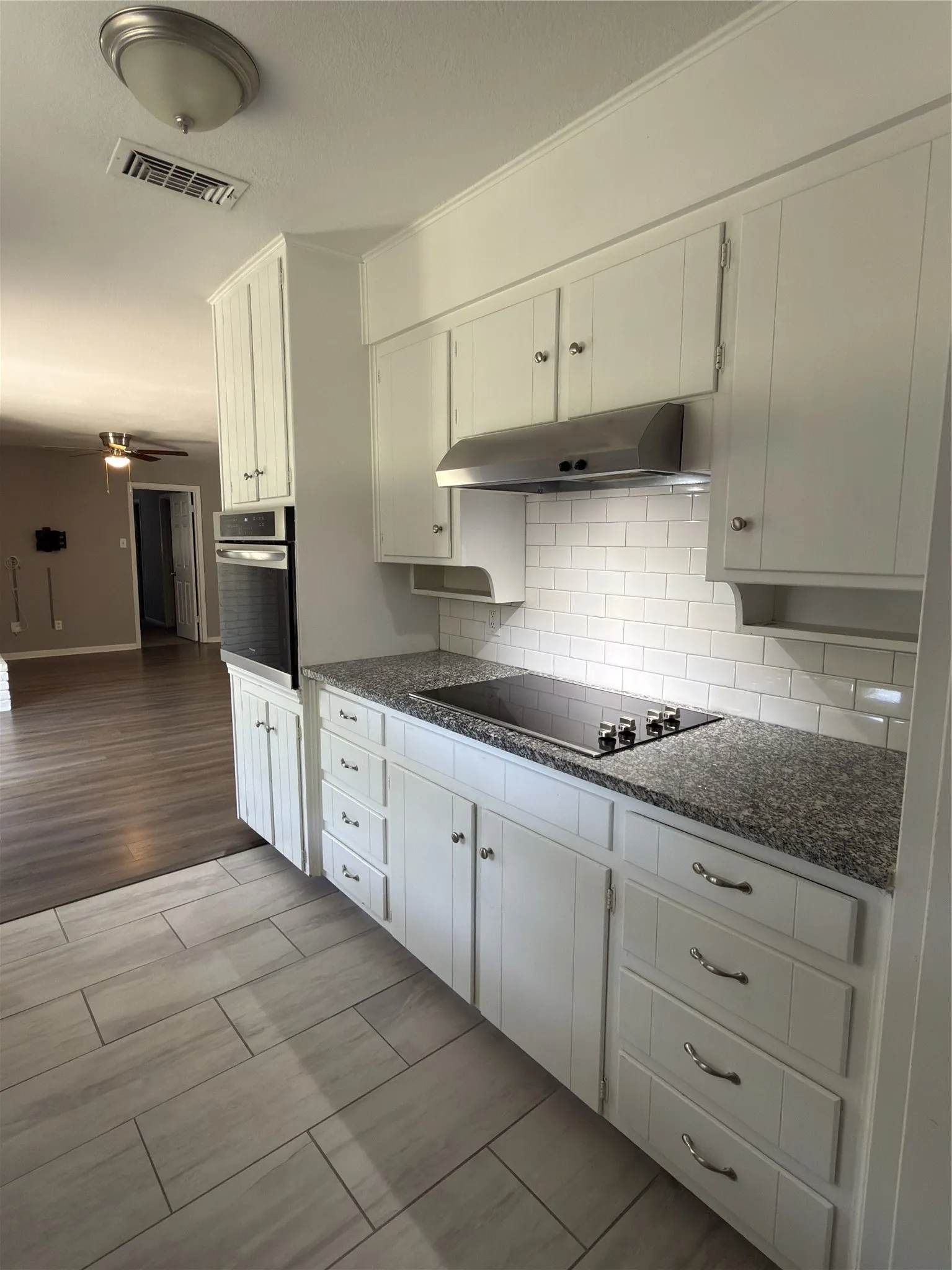 Single Family Residence For Sale in Tarrant County , 900 Prestwick Street, Bedford, Texas 76022, 3 Bedroom, 2 Bathroom, 2 Garage spaces, 1,449 Sqft, built in 1968, mls#21319159, Real Estate Agent in Bedford, Homes For Sale in Tarrant county, Homes For Sale in Bedford, Realtor in Bedford Texas, Real Estate Brokerage Independent Realty Texas, Luminita Cordes Realtor