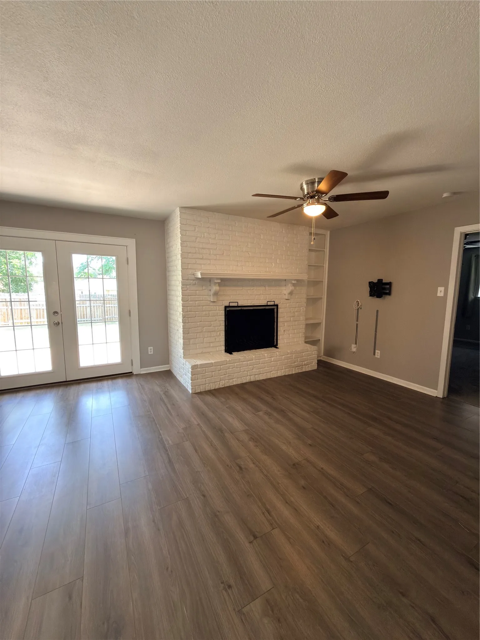 Single Family Residence For Sale in Tarrant County , 900 Prestwick Street, Bedford, Texas 76022, 3 Bedroom, 2 Bathroom, 2 Garage spaces, 1,449 Sqft, built in 1968, mls#21319159, Real Estate Agent in Bedford, Homes For Sale in Tarrant county, Homes For Sale in Bedford, Realtor in Bedford Texas, Real Estate Brokerage Independent Realty Texas, Luminita Cordes Realtor