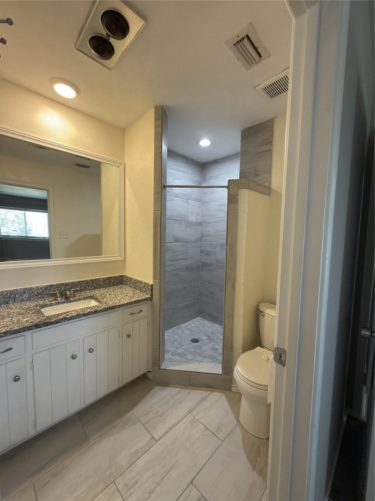 Single Family Residence For Sale in Tarrant County , 900 Prestwick Street, Bedford, Texas 76022, 3 Bedroom, 2 Bathroom, 2 Garage spaces, 1,449 Sqft, built in 1968, mls#21319159, Real Estate Agent in Bedford, Homes For Sale in Tarrant county, Homes For Sale in Bedford, Realtor in Bedford Texas, Real Estate Brokerage Independent Realty Texas, Luminita Cordes Realtor