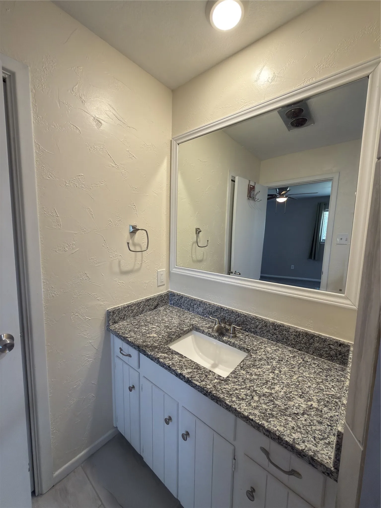 Single Family Residence For Sale in Tarrant County , 900 Prestwick Street, Bedford, Texas 76022, 3 Bedroom, 2 Bathroom, 2 Garage spaces, 1,449 Sqft, built in 1968, mls#21319159, Real Estate Agent in Bedford, Homes For Sale in Tarrant county, Homes For Sale in Bedford, Realtor in Bedford Texas, Real Estate Brokerage Independent Realty Texas, Luminita Cordes Realtor