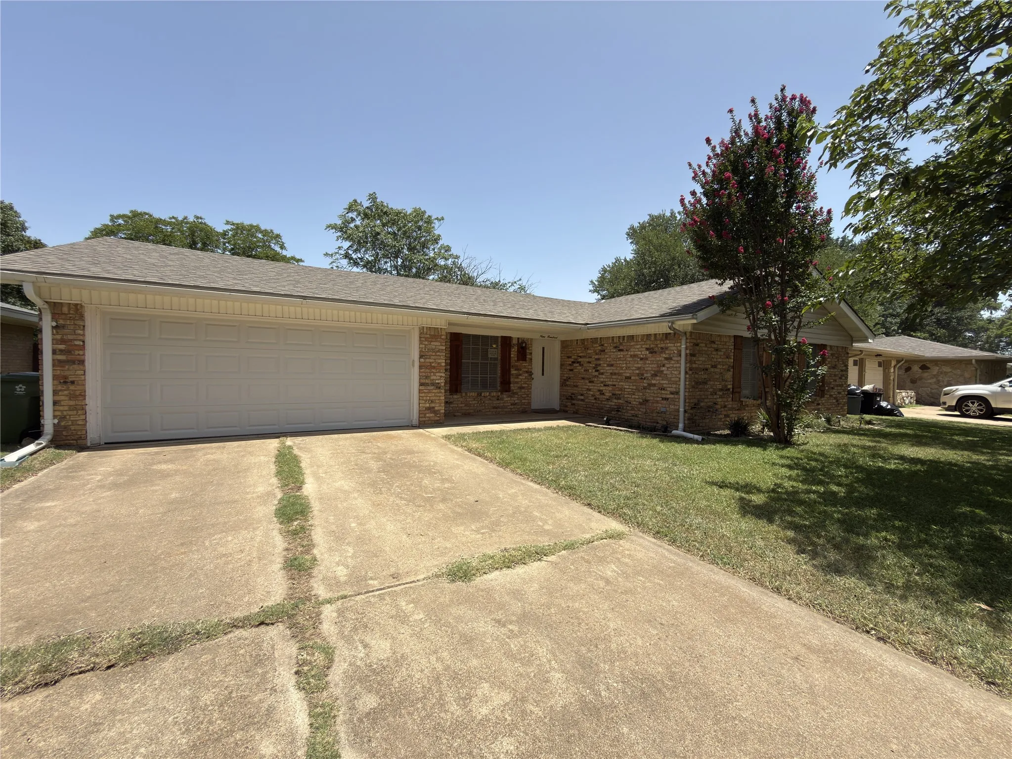 Single Family Residence For Sale in Tarrant County , 900 Prestwick Street, Bedford, Texas 76022, 3 Bedroom, 2 Bathroom, 2 Garage spaces, 1,449 Sqft, built in 1968, mls#21319159, Real Estate Agent in Bedford, Homes For Sale in Tarrant county, Homes For Sale in Bedford, Realtor in Bedford Texas, Real Estate Brokerage Independent Realty Texas, Luminita Cordes Realtor