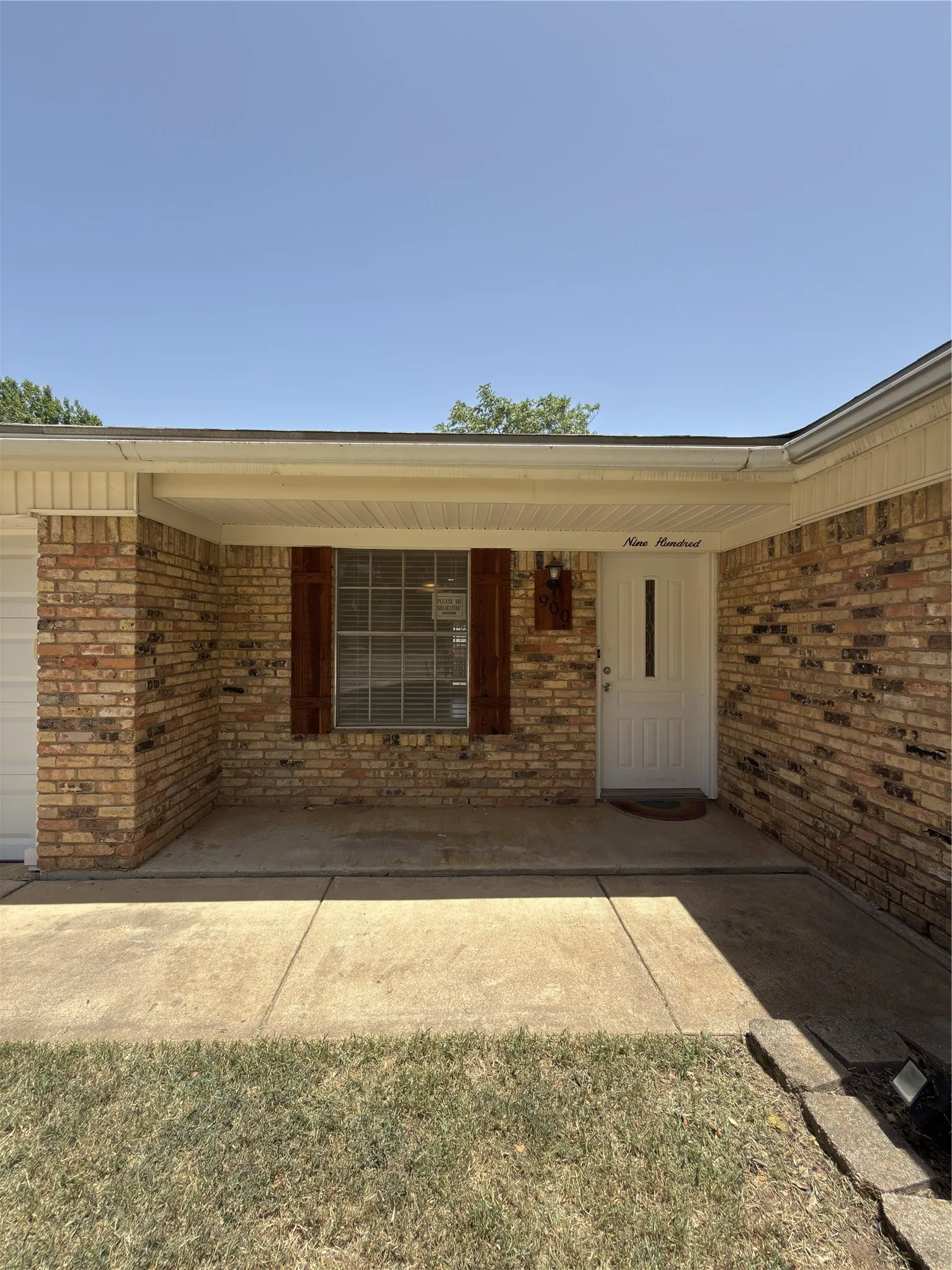 Single Family Residence For Sale in Tarrant County , 900 Prestwick Street, Bedford, Texas 76022, 3 Bedroom, 2 Bathroom, 2 Garage spaces, 1,449 Sqft, built in 1968, mls#21319159, Real Estate Agent in Bedford, Homes For Sale in Tarrant county, Homes For Sale in Bedford, Realtor in Bedford Texas, Real Estate Brokerage Independent Realty Texas, Luminita Cordes Realtor