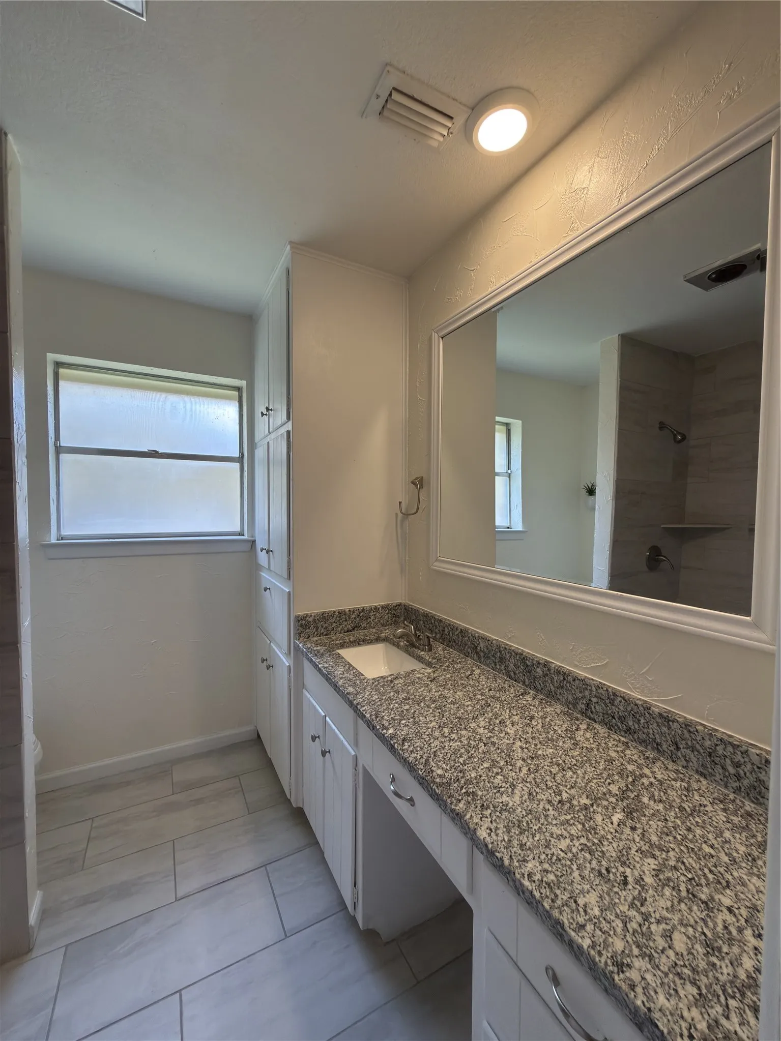 Single Family Residence For Sale in Tarrant County , 900 Prestwick Street, Bedford, Texas 76022, 3 Bedroom, 2 Bathroom, 2 Garage spaces, 1,449 Sqft, built in 1968, mls#21319159, Real Estate Agent in Bedford, Homes For Sale in Tarrant county, Homes For Sale in Bedford, Realtor in Bedford Texas, Real Estate Brokerage Independent Realty Texas, Luminita Cordes Realtor