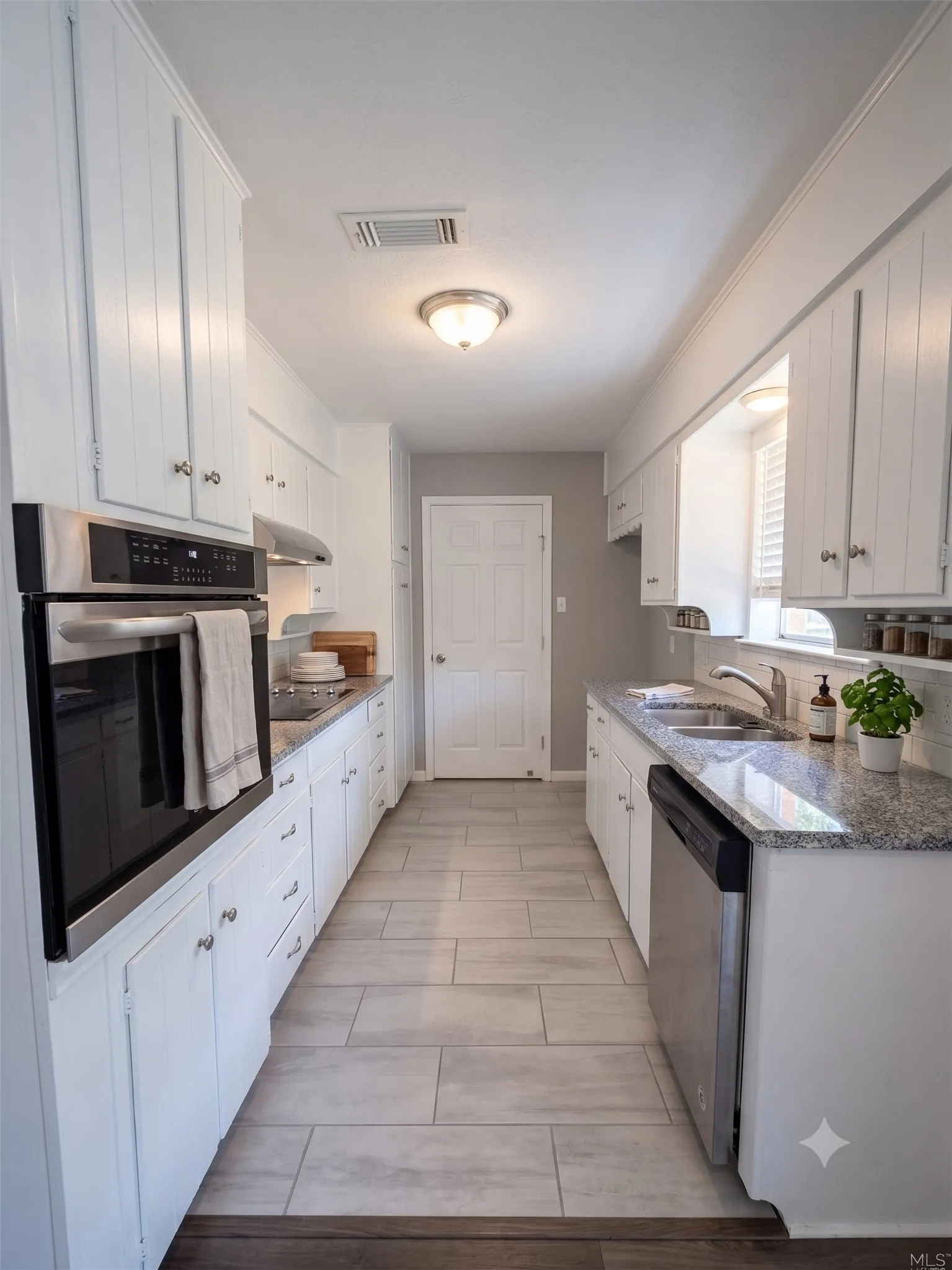 Single Family Residence For Sale in Tarrant County , 900 Prestwick Street, Bedford, Texas 76022, 3 Bedroom, 2 Bathroom, 2 Garage spaces, 1,449 Sqft, built in 1968, mls#21319159, Real Estate Agent in Bedford, Homes For Sale in Tarrant county, Homes For Sale in Bedford, Realtor in Bedford Texas, Real Estate Brokerage Independent Realty Texas, Luminita Cordes Realtor