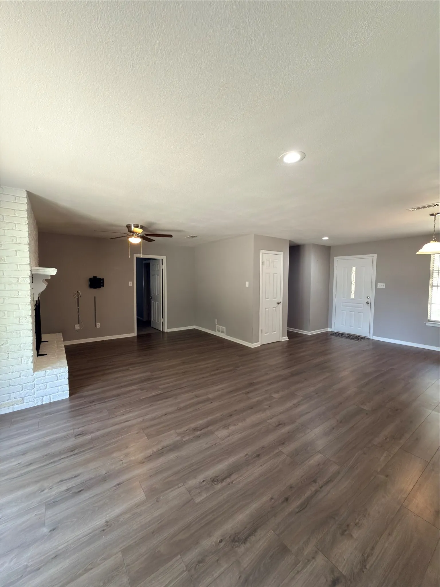 Single Family Residence For Sale in Tarrant County , 900 Prestwick Street, Bedford, Texas 76022, 3 Bedroom, 2 Bathroom, 2 Garage spaces, 1,449 Sqft, built in 1968, mls#21319159, Real Estate Agent in Bedford, Homes For Sale in Tarrant county, Homes For Sale in Bedford, Realtor in Bedford Texas, Real Estate Brokerage Independent Realty Texas, Luminita Cordes Realtor