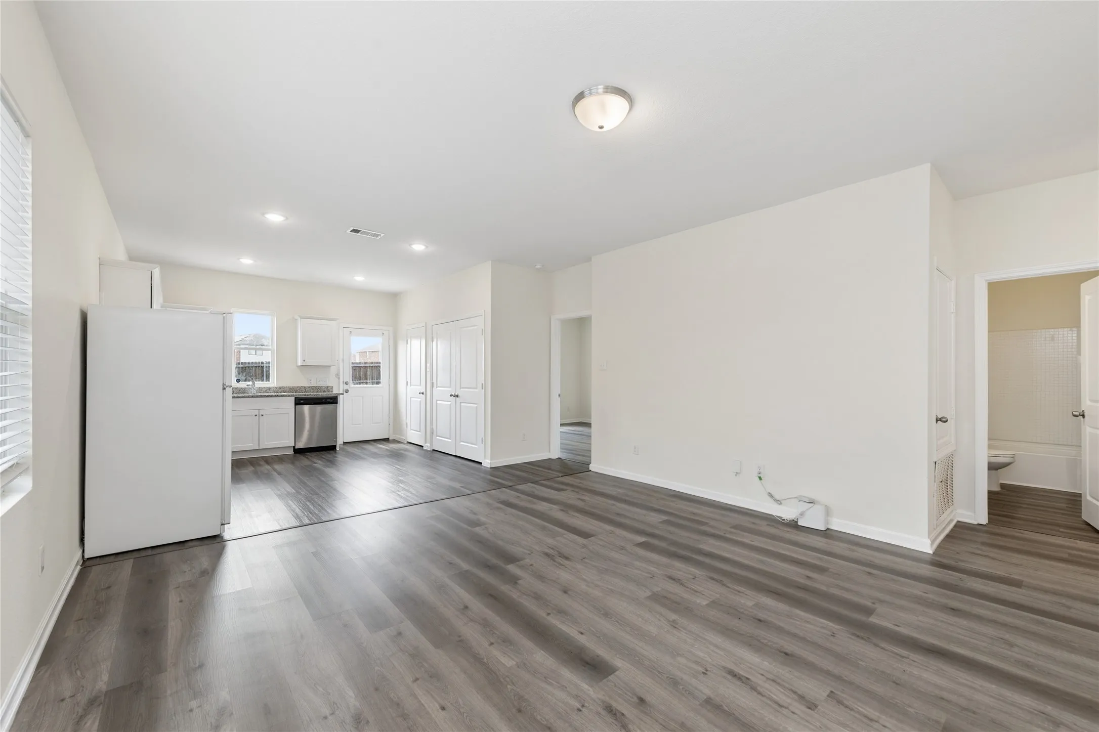 Single Family Residence For Sale in Kaufman County , 6311 Tropicana Lane, Forney, Texas 75126, 3 Bedroom, 2 Bathroom, 2 Garage spaces, 1,254 Sqft, built in 2021, mls#21319214, Real Estate Agent in Forney, Homes For Sale in Kaufman county, Homes For Sale in Forney, Realtor in Forney Texas, Real Estate Brokerage Independent Realty Texas, Luminita Cordes Realtor