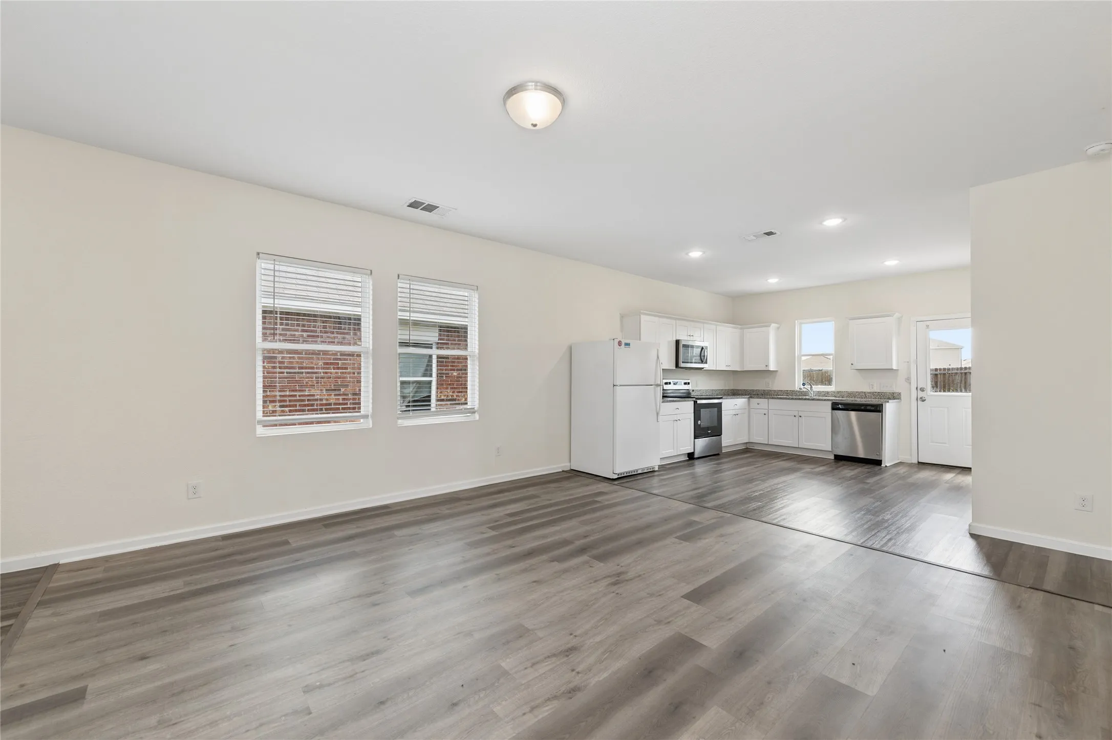 Single Family Residence For Sale in Kaufman County , 6311 Tropicana Lane, Forney, Texas 75126, 3 Bedroom, 2 Bathroom, 2 Garage spaces, 1,254 Sqft, built in 2021, mls#21319214, Real Estate Agent in Forney, Homes For Sale in Kaufman county, Homes For Sale in Forney, Realtor in Forney Texas, Real Estate Brokerage Independent Realty Texas, Luminita Cordes Realtor