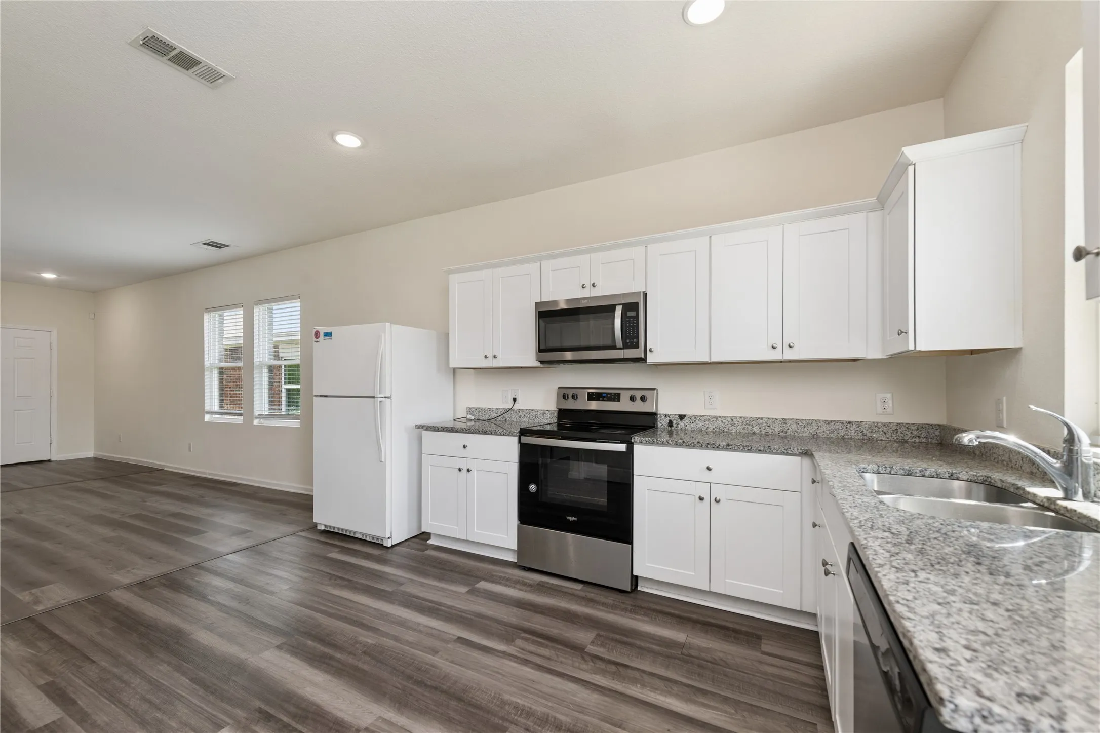 Single Family Residence For Sale in Kaufman County , 6311 Tropicana Lane, Forney, Texas 75126, 3 Bedroom, 2 Bathroom, 2 Garage spaces, 1,254 Sqft, built in 2021, mls#21319214, Real Estate Agent in Forney, Homes For Sale in Kaufman county, Homes For Sale in Forney, Realtor in Forney Texas, Real Estate Brokerage Independent Realty Texas, Luminita Cordes Realtor