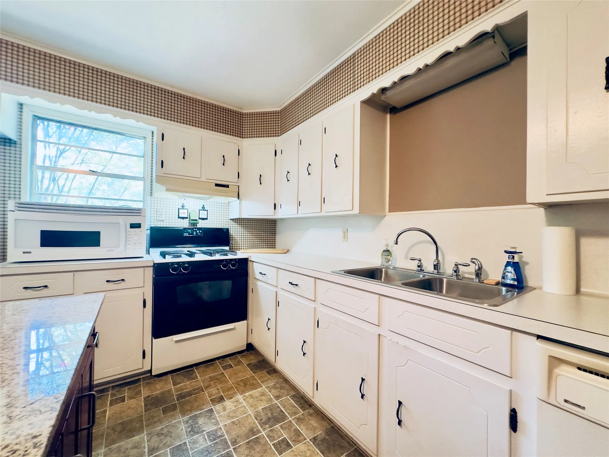 Single Family Residence For Sale in Wood County , 230 Scenic Loop, Hawkins, Texas 75765, 3 Bedroom, 2 Bathroom, Garage spaces, 1,627 Sqft, built in 0, mls#21319215, Real Estate Agent in Hawkins, Homes For Sale in Wood county, Homes For Sale in Hawkins, Realtor in Hawkins Texas, Real Estate Brokerage Independent Realty Texas, Luminita Cordes Realtor