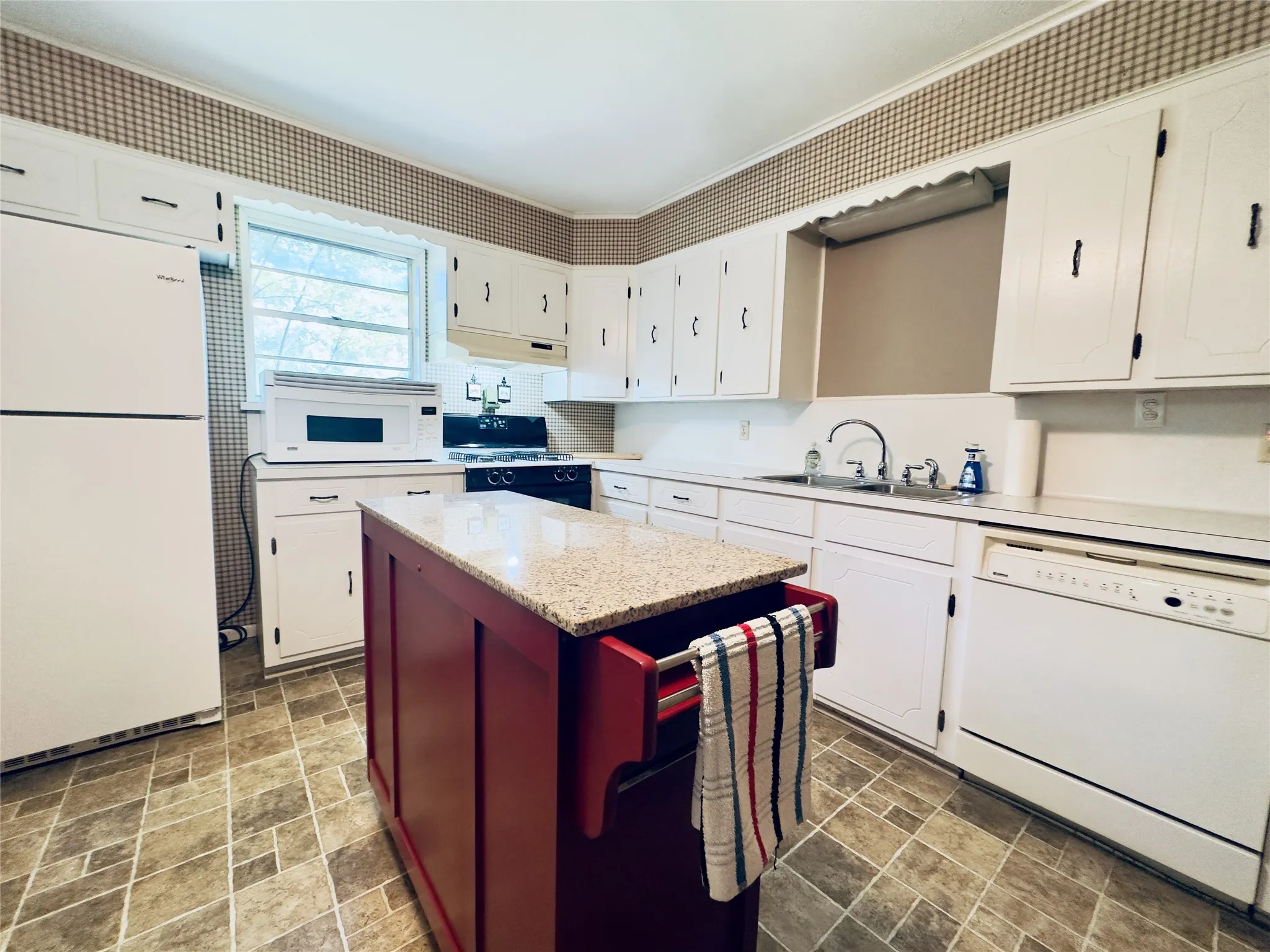 Single Family Residence For Sale in Wood County , 230 Scenic Loop, Hawkins, Texas 75765, 3 Bedroom, 2 Bathroom, Garage spaces, 1,627 Sqft, built in 0, mls#21319215, Real Estate Agent in Hawkins, Homes For Sale in Wood county, Homes For Sale in Hawkins, Realtor in Hawkins Texas, Real Estate Brokerage Independent Realty Texas, Luminita Cordes Realtor