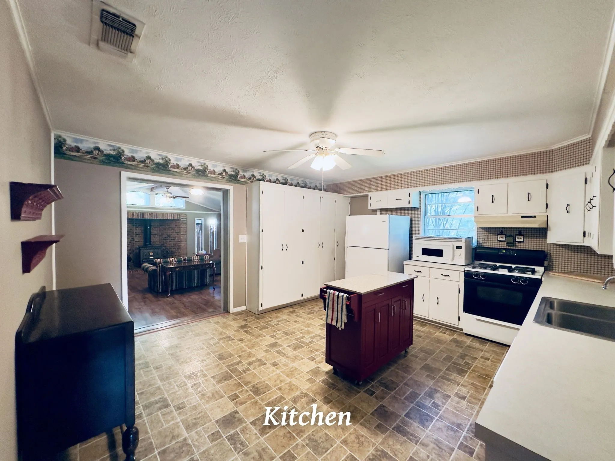 Single Family Residence For Sale in Wood County , 230 Scenic Loop, Hawkins, Texas 75765, 3 Bedroom, 2 Bathroom, Garage spaces, 1,627 Sqft, built in 0, mls#21319215, Real Estate Agent in Hawkins, Homes For Sale in Wood county, Homes For Sale in Hawkins, Realtor in Hawkins Texas, Real Estate Brokerage Independent Realty Texas, Luminita Cordes Realtor