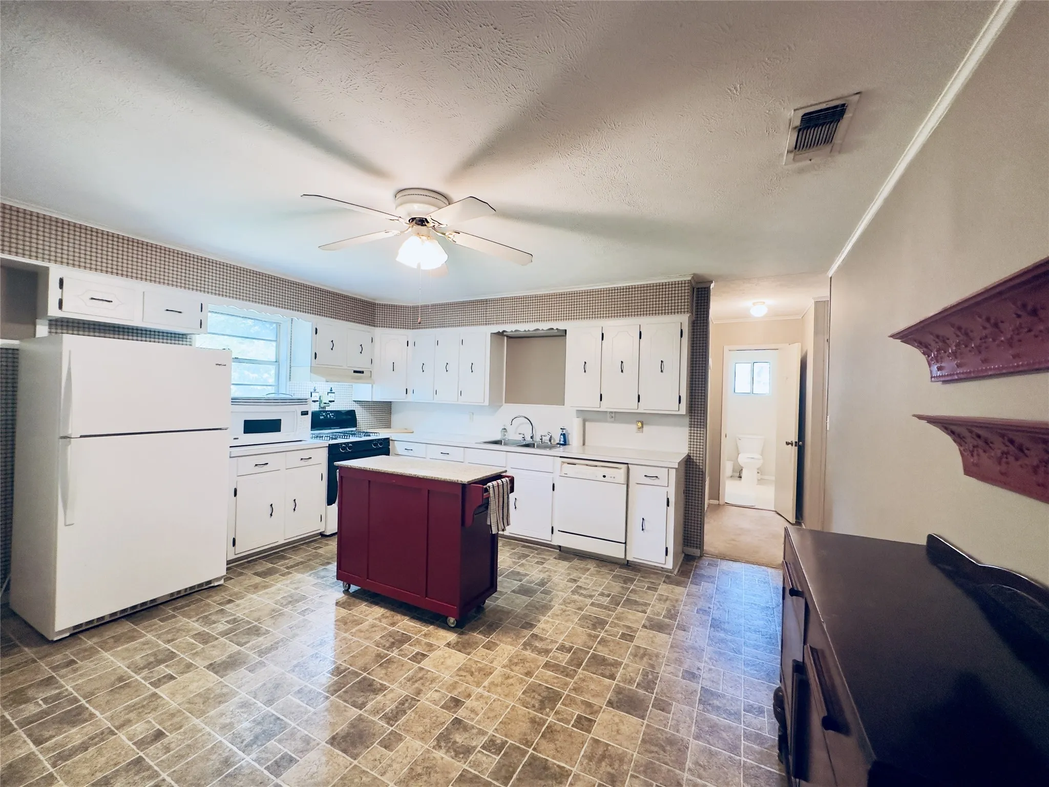 Single Family Residence For Sale in Wood County , 230 Scenic Loop, Hawkins, Texas 75765, 3 Bedroom, 2 Bathroom, Garage spaces, 1,627 Sqft, built in 0, mls#21319215, Real Estate Agent in Hawkins, Homes For Sale in Wood county, Homes For Sale in Hawkins, Realtor in Hawkins Texas, Real Estate Brokerage Independent Realty Texas, Luminita Cordes Realtor