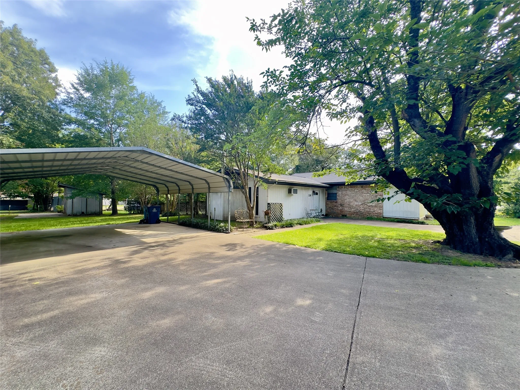 Single Family Residence For Sale in Wood County , 230 Scenic Loop, Hawkins, Texas 75765, 3 Bedroom, 2 Bathroom, Garage spaces, 1,627 Sqft, built in 0, mls#21319215, Real Estate Agent in Hawkins, Homes For Sale in Wood county, Homes For Sale in Hawkins, Realtor in Hawkins Texas, Real Estate Brokerage Independent Realty Texas, Luminita Cordes Realtor