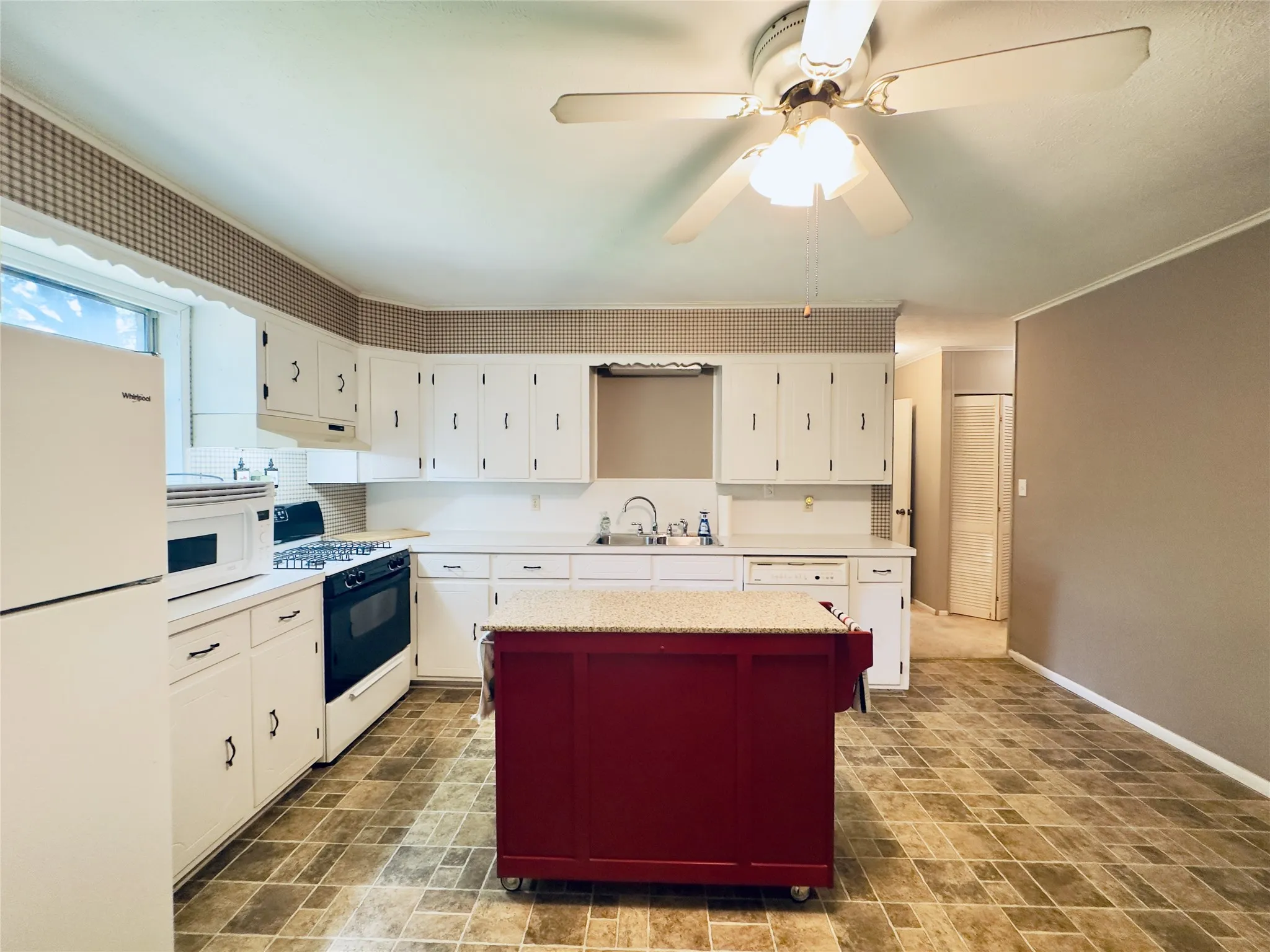 Single Family Residence For Sale in Wood County , 230 Scenic Loop, Hawkins, Texas 75765, 3 Bedroom, 2 Bathroom, Garage spaces, 1,627 Sqft, built in 0, mls#21319215, Real Estate Agent in Hawkins, Homes For Sale in Wood county, Homes For Sale in Hawkins, Realtor in Hawkins Texas, Real Estate Brokerage Independent Realty Texas, Luminita Cordes Realtor