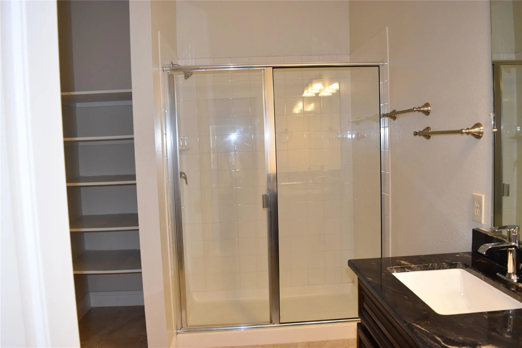 Single Family Residence For Rent in Collin County , 411 Paddock Lane, Celina, Texas 75009, 5 Bedroom, 4 Bathroom, 2 Garage spaces, 2,586 Sqft, built in 2014, mls#21319219, Real Estate Agent in Celina, Homes For Rent in Collin county, Homes For Rent in Celina, Realtor in Celina Texas, Real Estate Brokerage Independent Realty Texas, Luminita Cordes Realtor