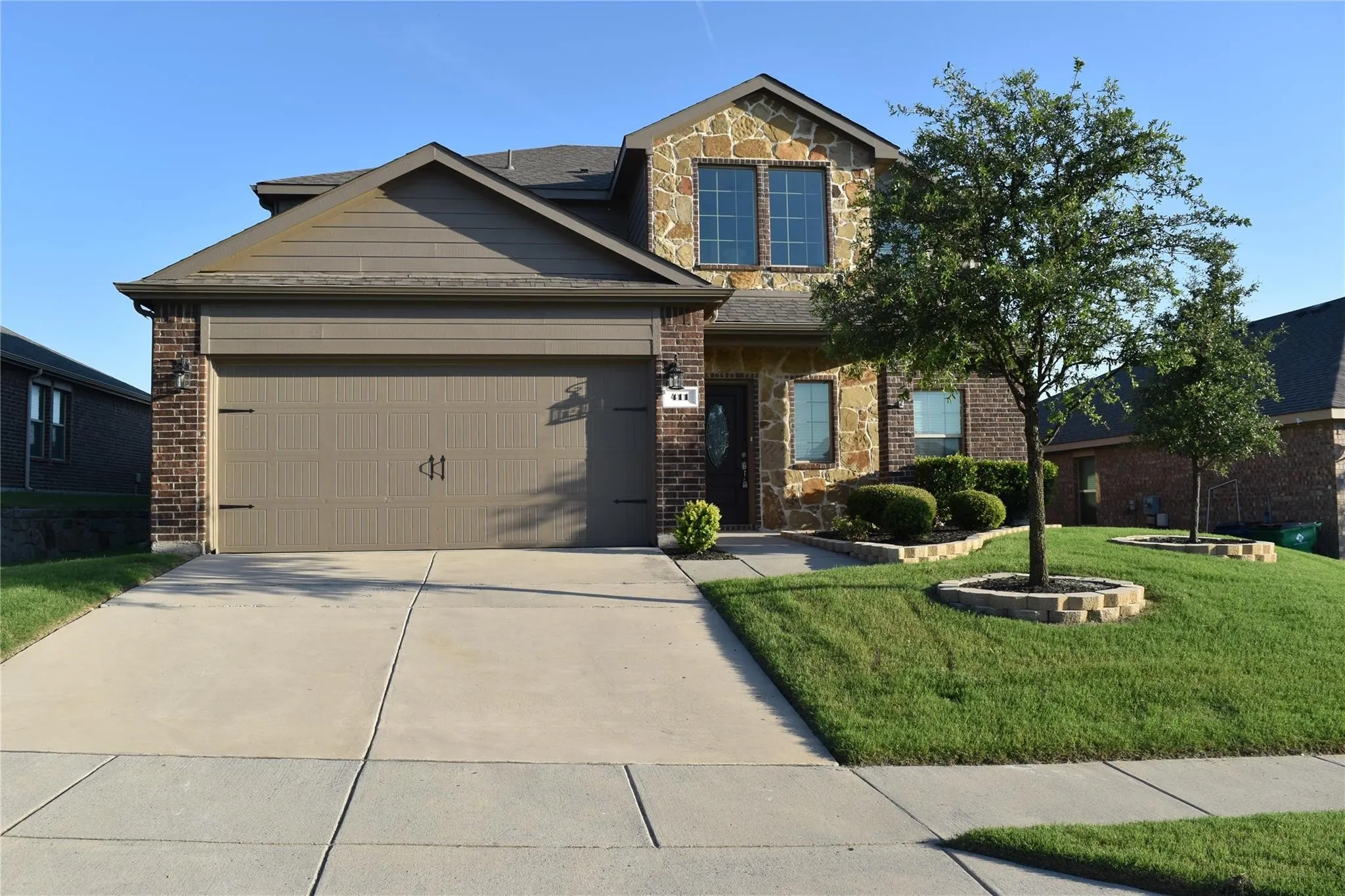 Single Family Residence For Rent in Collin County , 411 Paddock Lane, Celina, Texas 75009, 5 Bedroom, 4 Bathroom, 2 Garage spaces, 2,586 Sqft, built in 2014, mls#21319219, Real Estate Agent in Celina, Homes For Rent in Collin county, Homes For Rent in Celina, Realtor in Celina Texas, Real Estate Brokerage Independent Realty Texas, Luminita Cordes Realtor