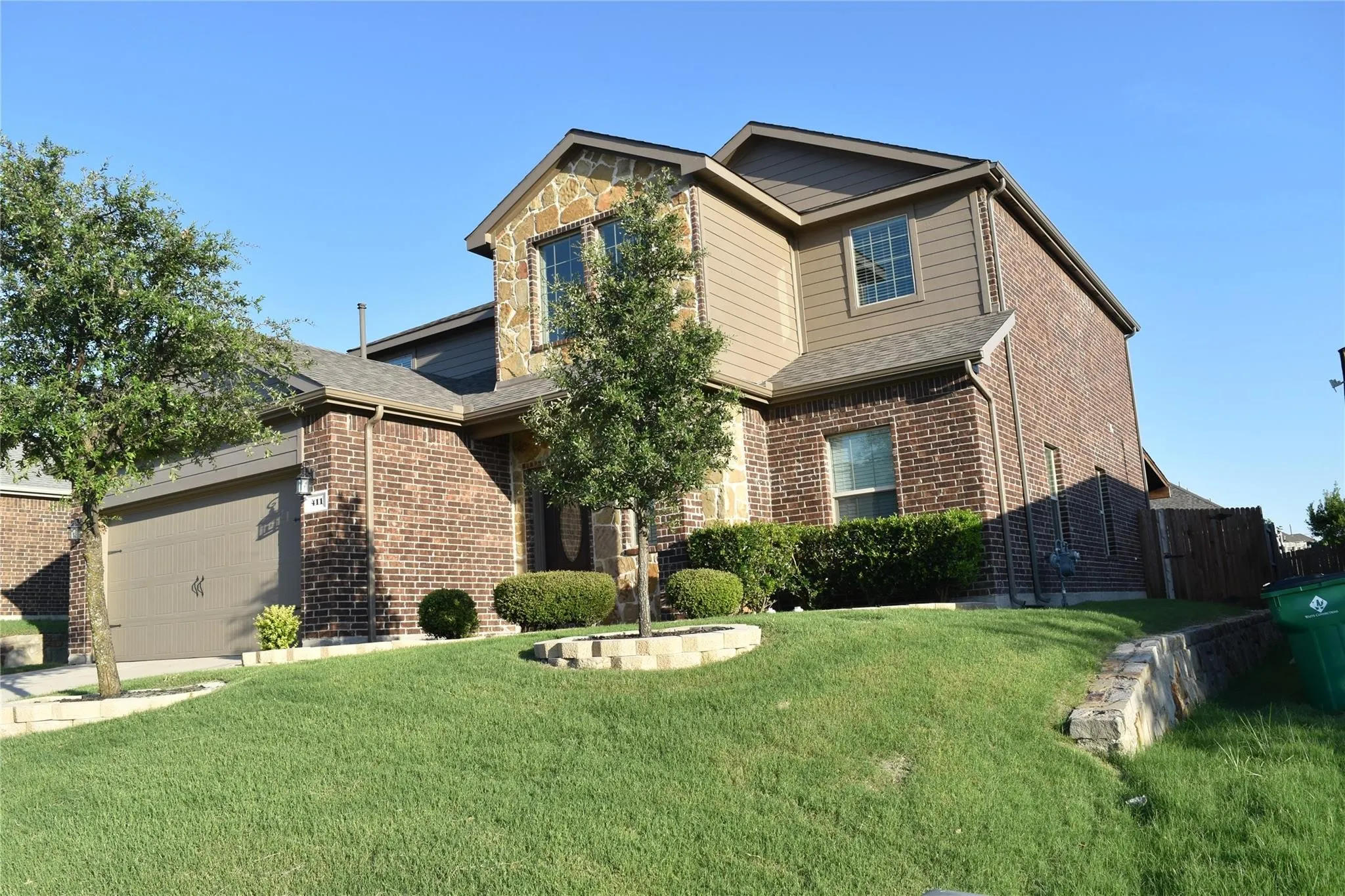 Single Family Residence For Rent in Collin County , 411 Paddock Lane, Celina, Texas 75009, 5 Bedroom, 4 Bathroom, 2 Garage spaces, 2,586 Sqft, built in 2014, mls#21319219, Real Estate Agent in Celina, Homes For Rent in Collin county, Homes For Rent in Celina, Realtor in Celina Texas, Real Estate Brokerage Independent Realty Texas, Luminita Cordes Realtor