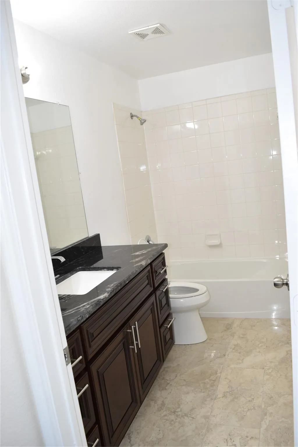 Single Family Residence For Rent in Collin County , 411 Paddock Lane, Celina, Texas 75009, 5 Bedroom, 4 Bathroom, 2 Garage spaces, 2,586 Sqft, built in 2014, mls#21319219, Real Estate Agent in Celina, Homes For Rent in Collin county, Homes For Rent in Celina, Realtor in Celina Texas, Real Estate Brokerage Independent Realty Texas, Luminita Cordes Realtor
