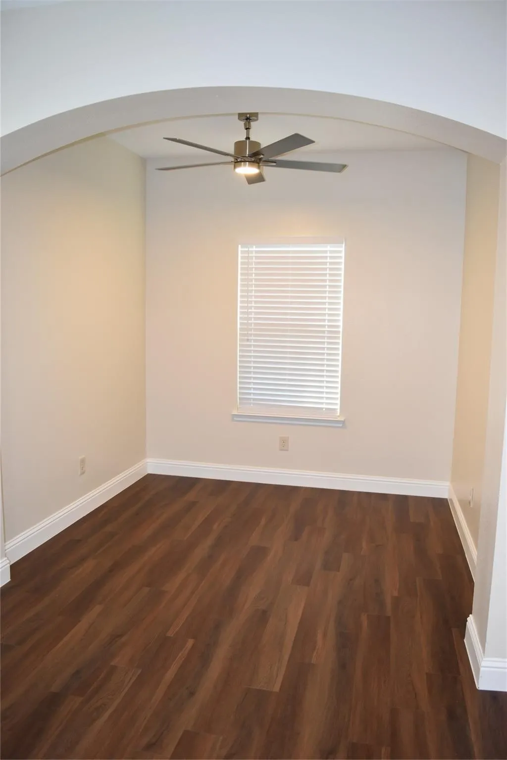 Single Family Residence For Rent in Collin County , 411 Paddock Lane, Celina, Texas 75009, 5 Bedroom, 4 Bathroom, 2 Garage spaces, 2,586 Sqft, built in 2014, mls#21319219, Real Estate Agent in Celina, Homes For Rent in Collin county, Homes For Rent in Celina, Realtor in Celina Texas, Real Estate Brokerage Independent Realty Texas, Luminita Cordes Realtor