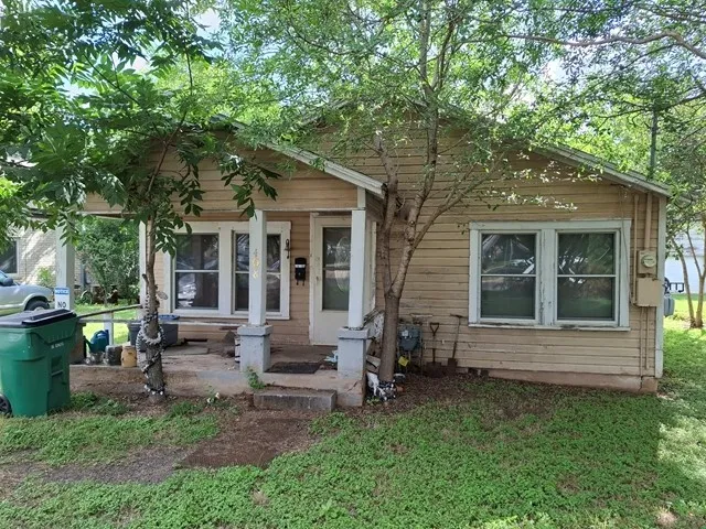 Single Family Residence For Sale in Mc Lennan County , 408 S HARRISON Street, Mc Gregor, Texas 76657, 2 Bedroom, 1 Bathroom, Garage spaces, 990 Sqft, built in 1947, mls#21317930, Real Estate Agent in Mc Gregor, Homes For Sale in Mc Lennan county, Homes For Sale in Mc Gregor, Realtor in Mc Gregor Texas, Real Estate Brokerage Independent Realty Texas, Luminita Cordes Realtor