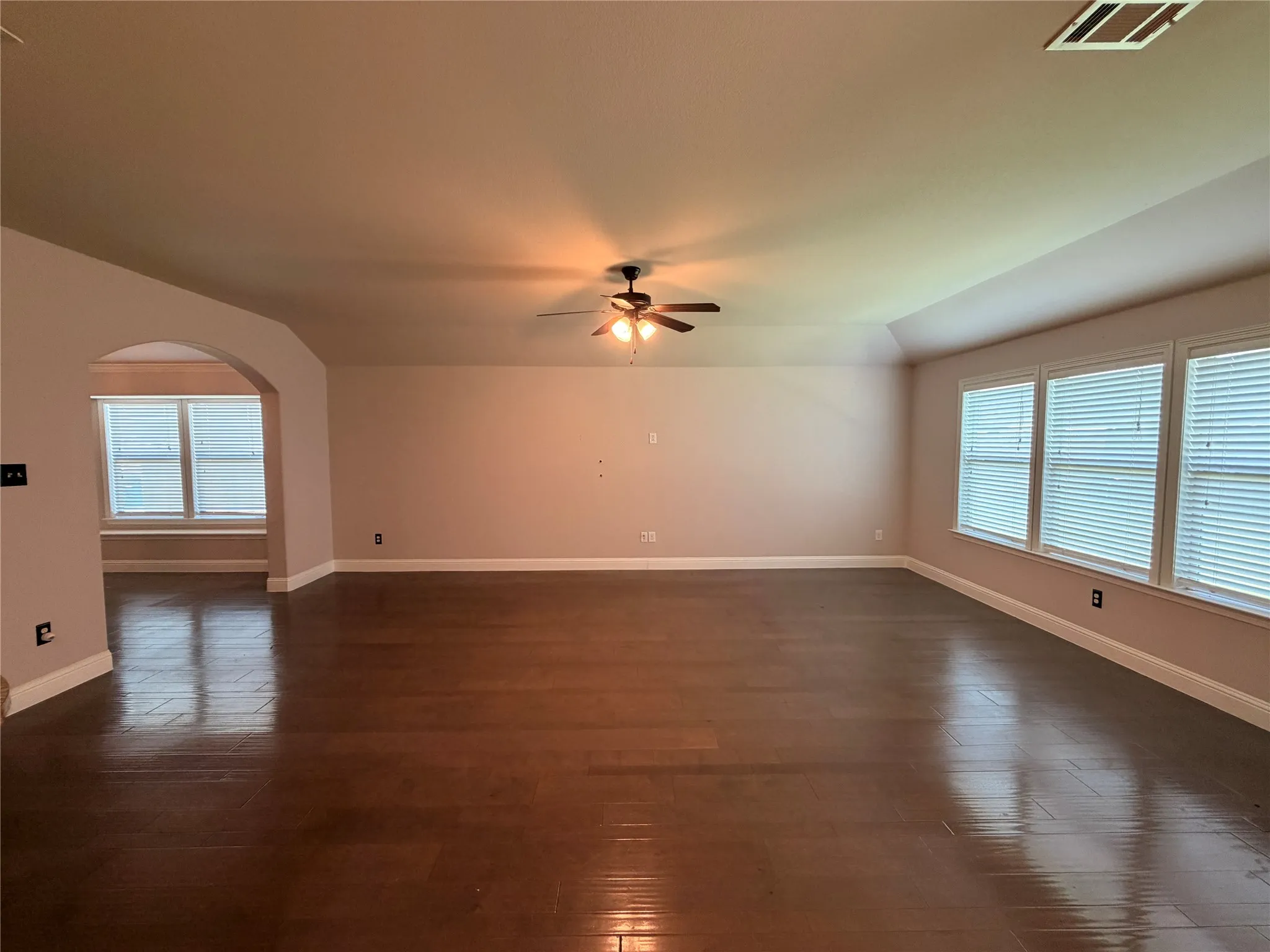 Single Family Residence For Sale in Kaufman County , 3109 Clear Springs Drive, Forney, Texas 75126, 3 Bedroom, 2 Bathroom, 2 Garage spaces, 1,956 Sqft, built in 2015, mls#21319222, Real Estate Agent in Forney, Homes For Sale in Kaufman county, Homes For Sale in Forney, Realtor in Forney Texas, Real Estate Brokerage Independent Realty Texas, Luminita Cordes Realtor
