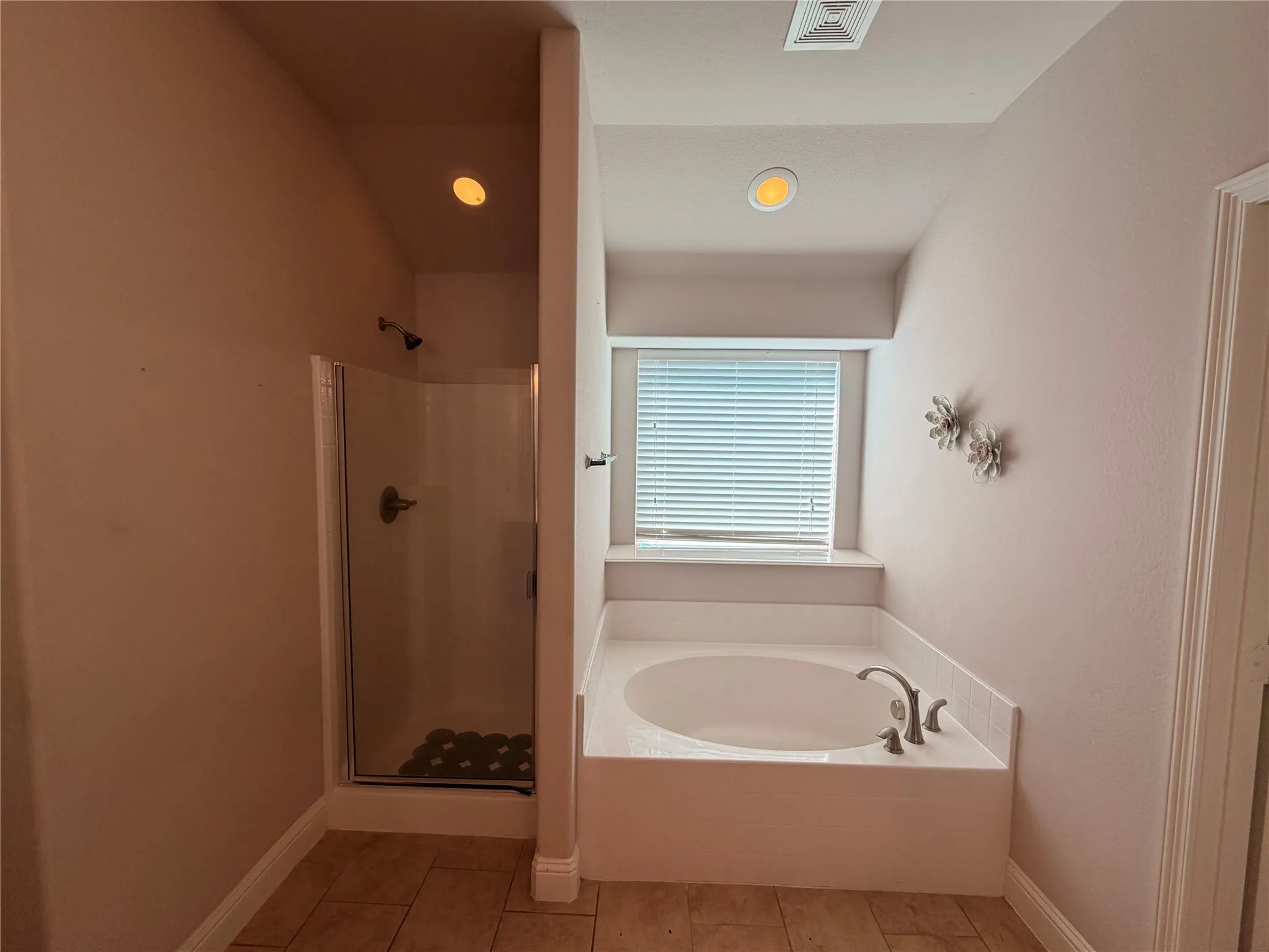 Single Family Residence For Sale in Kaufman County , 3109 Clear Springs Drive, Forney, Texas 75126, 3 Bedroom, 2 Bathroom, 2 Garage spaces, 1,956 Sqft, built in 2015, mls#21319222, Real Estate Agent in Forney, Homes For Sale in Kaufman county, Homes For Sale in Forney, Realtor in Forney Texas, Real Estate Brokerage Independent Realty Texas, Luminita Cordes Realtor