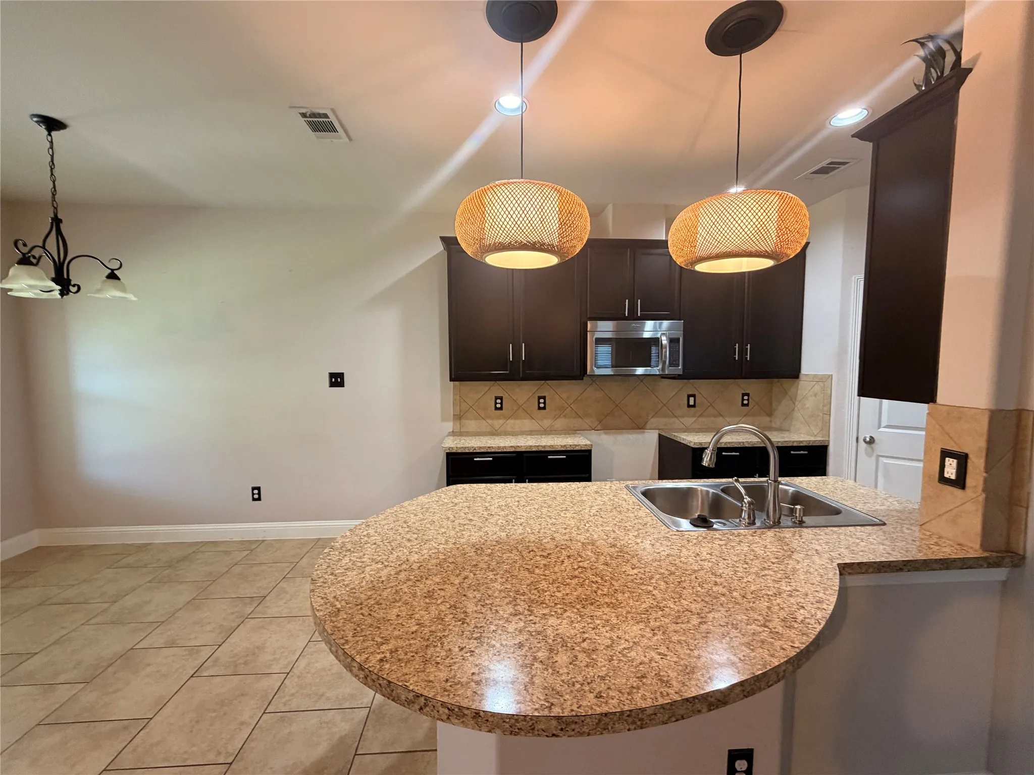 Single Family Residence For Sale in Kaufman County , 3109 Clear Springs Drive, Forney, Texas 75126, 3 Bedroom, 2 Bathroom, 2 Garage spaces, 1,956 Sqft, built in 2015, mls#21319222, Real Estate Agent in Forney, Homes For Sale in Kaufman county, Homes For Sale in Forney, Realtor in Forney Texas, Real Estate Brokerage Independent Realty Texas, Luminita Cordes Realtor