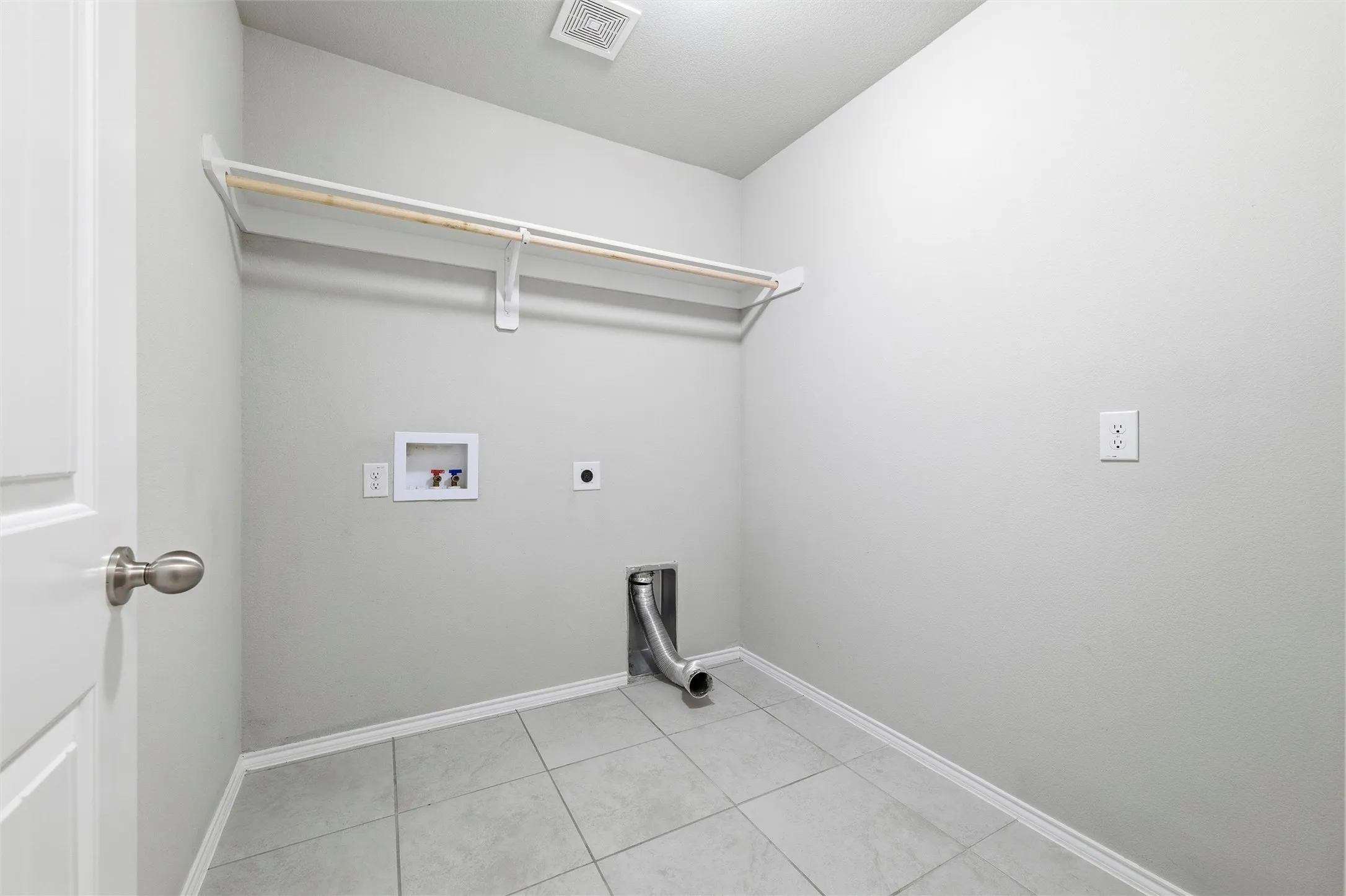 Single Family Residence For Sale in Johnson County , 104 Cadyn Drive, Keene, Texas 76059, 3 Bedroom, 2 Bathroom, 2 Garage spaces, 1,841 Sqft, built in 2021, mls#21319194, Real Estate Agent in Keene, Homes For Sale in Johnson county, Homes For Sale in Keene, Realtor in Keene Texas, Real Estate Brokerage Independent Realty Texas, Luminita Cordes Realtor