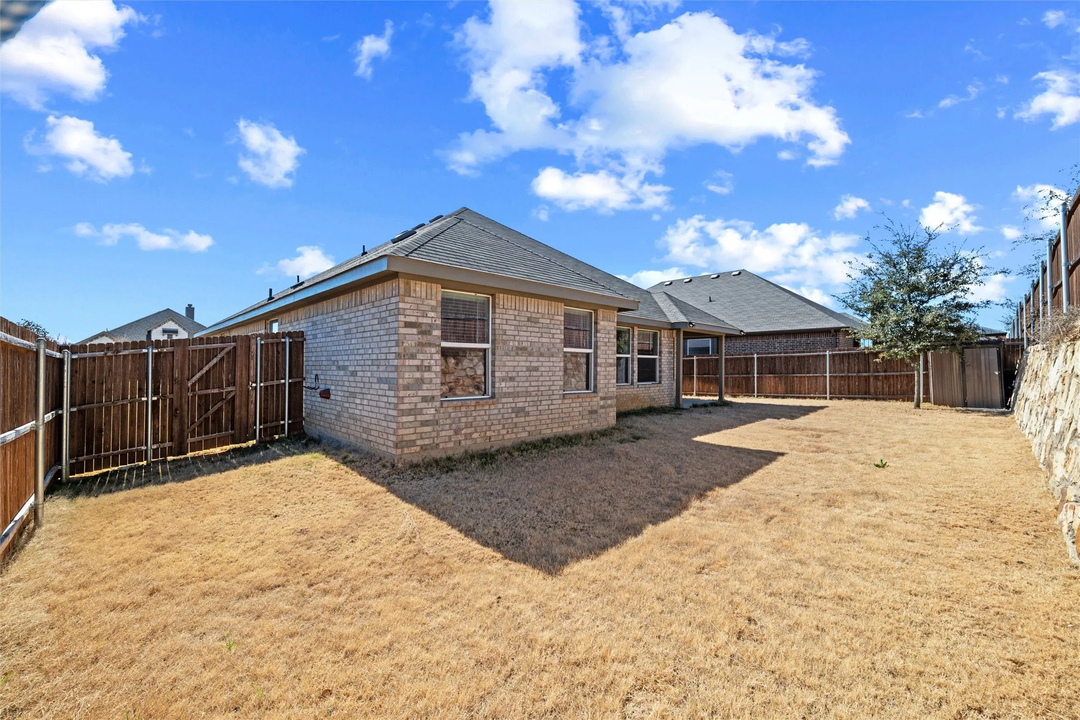 Single Family Residence For Sale in Johnson County , 104 Cadyn Drive, Keene, Texas 76059, 3 Bedroom, 2 Bathroom, 2 Garage spaces, 1,841 Sqft, built in 2021, mls#21319194, Real Estate Agent in Keene, Homes For Sale in Johnson county, Homes For Sale in Keene, Realtor in Keene Texas, Real Estate Brokerage Independent Realty Texas, Luminita Cordes Realtor