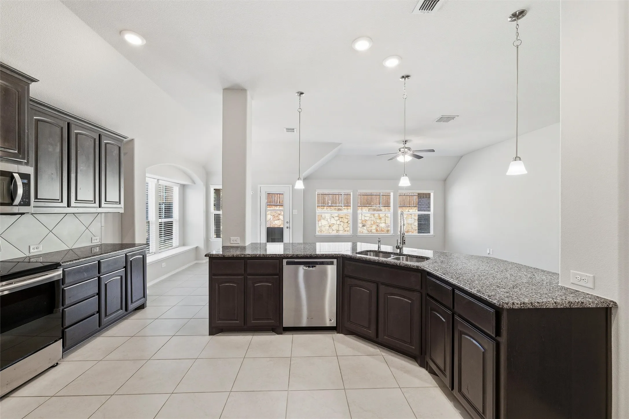 Single Family Residence For Sale in Johnson County , 104 Cadyn Drive, Keene, Texas 76059, 3 Bedroom, 2 Bathroom, 2 Garage spaces, 1,841 Sqft, built in 2021, mls#21319194, Real Estate Agent in Keene, Homes For Sale in Johnson county, Homes For Sale in Keene, Realtor in Keene Texas, Real Estate Brokerage Independent Realty Texas, Luminita Cordes Realtor