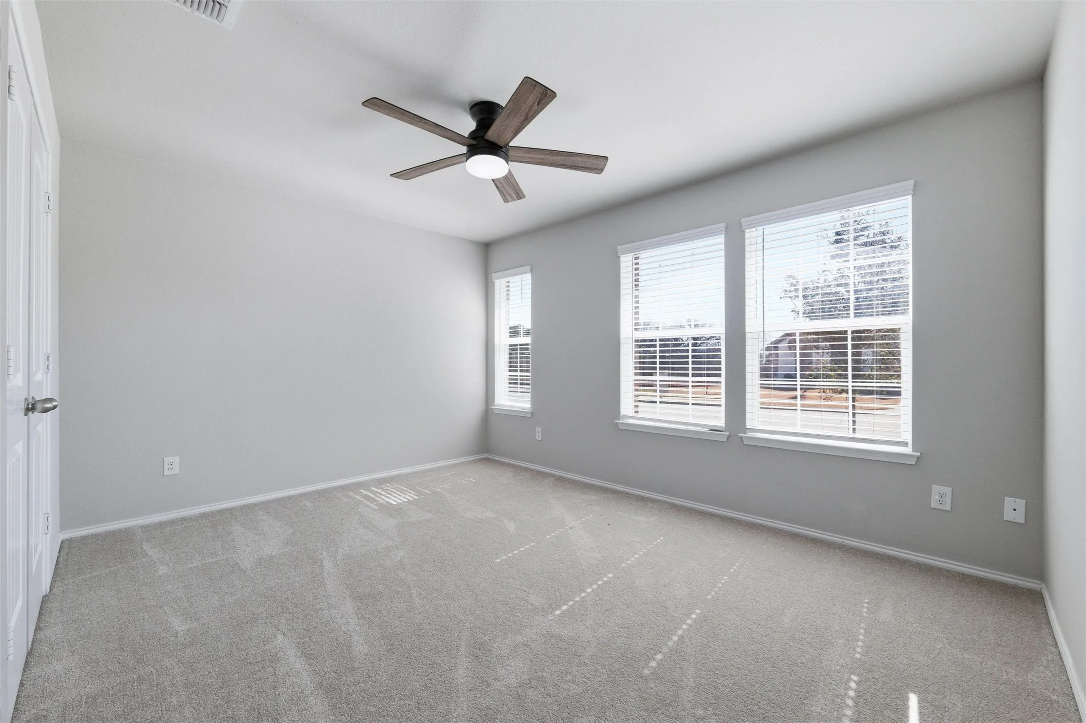 Single Family Residence For Sale in Johnson County , 104 Cadyn Drive, Keene, Texas 76059, 3 Bedroom, 2 Bathroom, 2 Garage spaces, 1,841 Sqft, built in 2021, mls#21319194, Real Estate Agent in Keene, Homes For Sale in Johnson county, Homes For Sale in Keene, Realtor in Keene Texas, Real Estate Brokerage Independent Realty Texas, Luminita Cordes Realtor