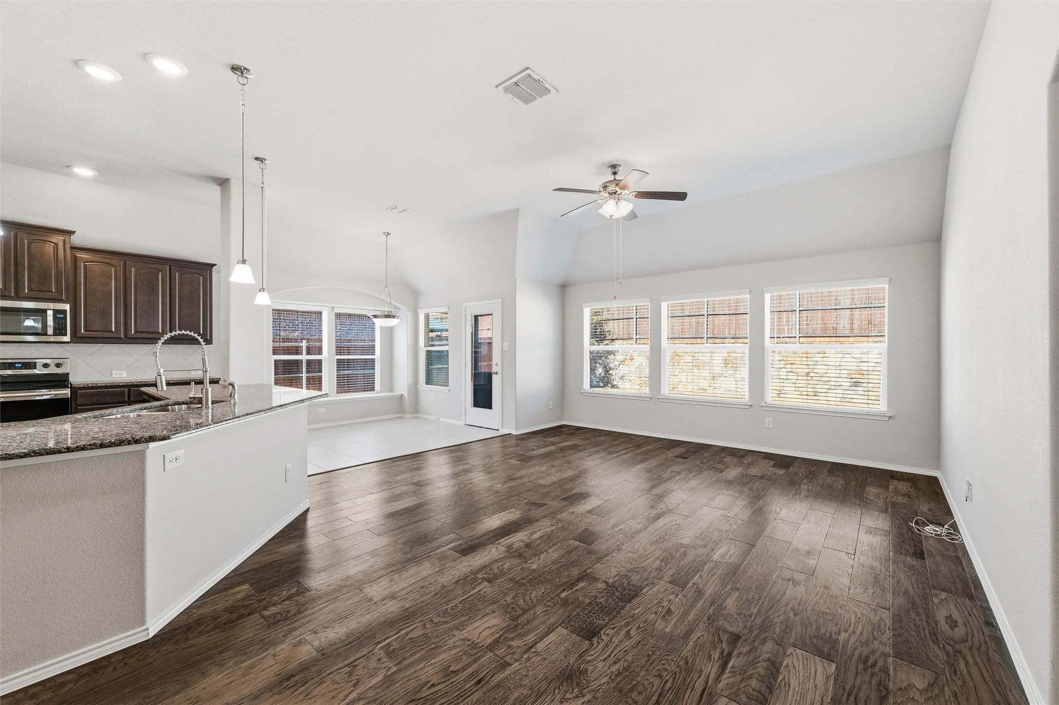 Single Family Residence For Sale in Johnson County , 104 Cadyn Drive, Keene, Texas 76059, 3 Bedroom, 2 Bathroom, 2 Garage spaces, 1,841 Sqft, built in 2021, mls#21319194, Real Estate Agent in Keene, Homes For Sale in Johnson county, Homes For Sale in Keene, Realtor in Keene Texas, Real Estate Brokerage Independent Realty Texas, Luminita Cordes Realtor