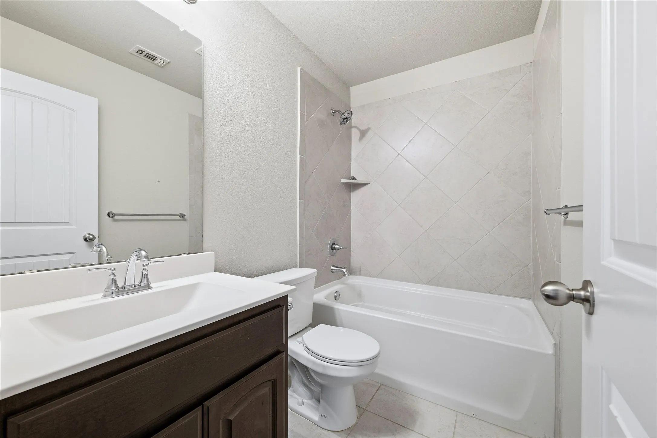 Single Family Residence For Sale in Johnson County , 104 Cadyn Drive, Keene, Texas 76059, 3 Bedroom, 2 Bathroom, 2 Garage spaces, 1,841 Sqft, built in 2021, mls#21319194, Real Estate Agent in Keene, Homes For Sale in Johnson county, Homes For Sale in Keene, Realtor in Keene Texas, Real Estate Brokerage Independent Realty Texas, Luminita Cordes Realtor