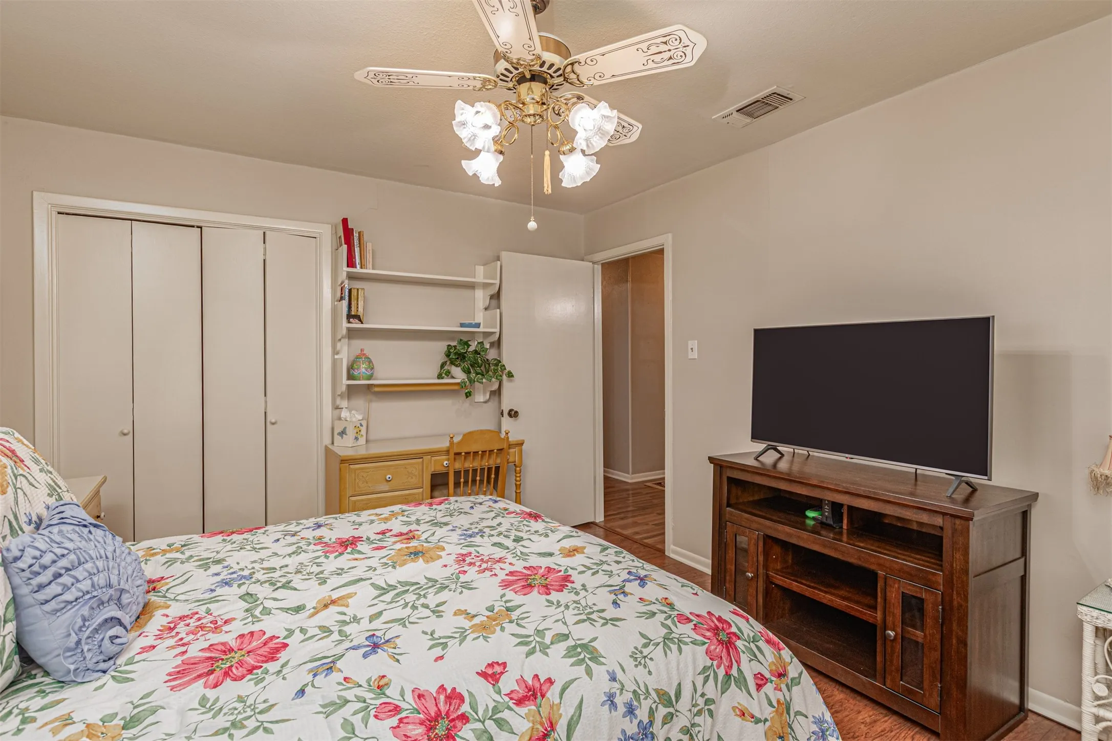 Single Family Residence For Sale in Hunt County , 4160 Fm 513 S, Lone Oak, Texas 75453, 4 Bedroom, 3 Bathroom, 2 Garage spaces, 3,257 Sqft, built in 1974, mls#21319226, Real Estate Agent in Lone Oak, Homes For Sale in Hunt county, Homes For Sale in Lone Oak, Realtor in Lone Oak Texas, Real Estate Brokerage Independent Realty Texas, Luminita Cordes Realtor