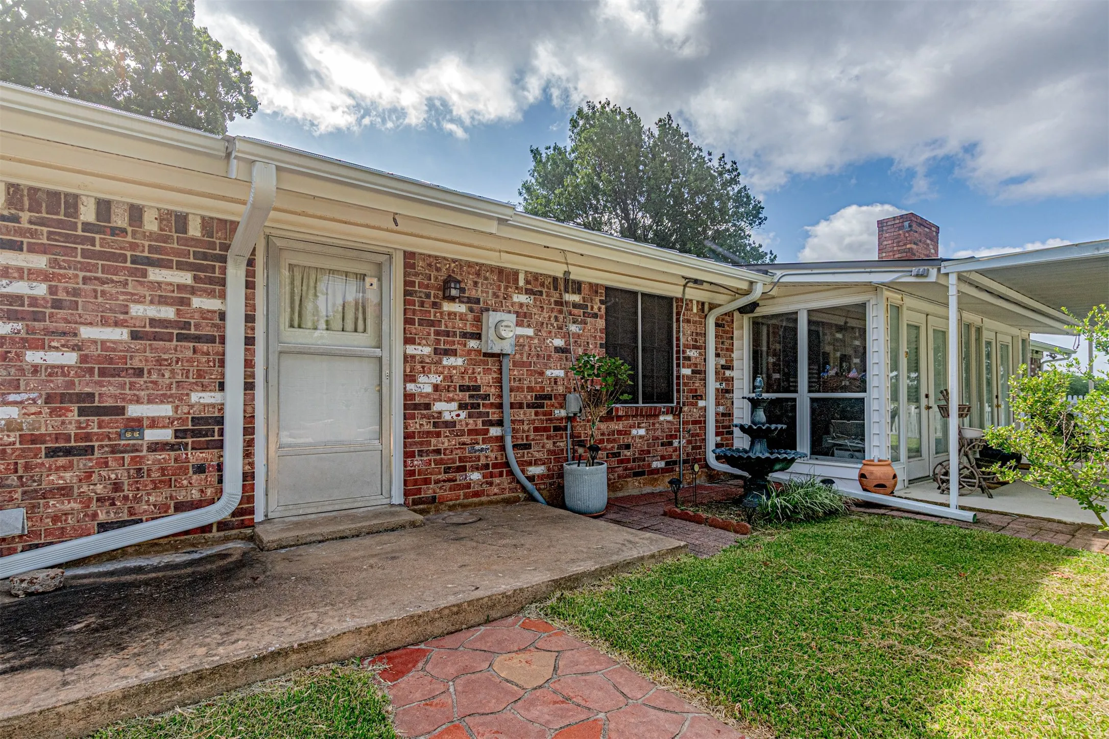 Single Family Residence For Sale in Hunt County , 4160 Fm 513 S, Lone Oak, Texas 75453, 4 Bedroom, 3 Bathroom, 2 Garage spaces, 3,257 Sqft, built in 1974, mls#21319226, Real Estate Agent in Lone Oak, Homes For Sale in Hunt county, Homes For Sale in Lone Oak, Realtor in Lone Oak Texas, Real Estate Brokerage Independent Realty Texas, Luminita Cordes Realtor