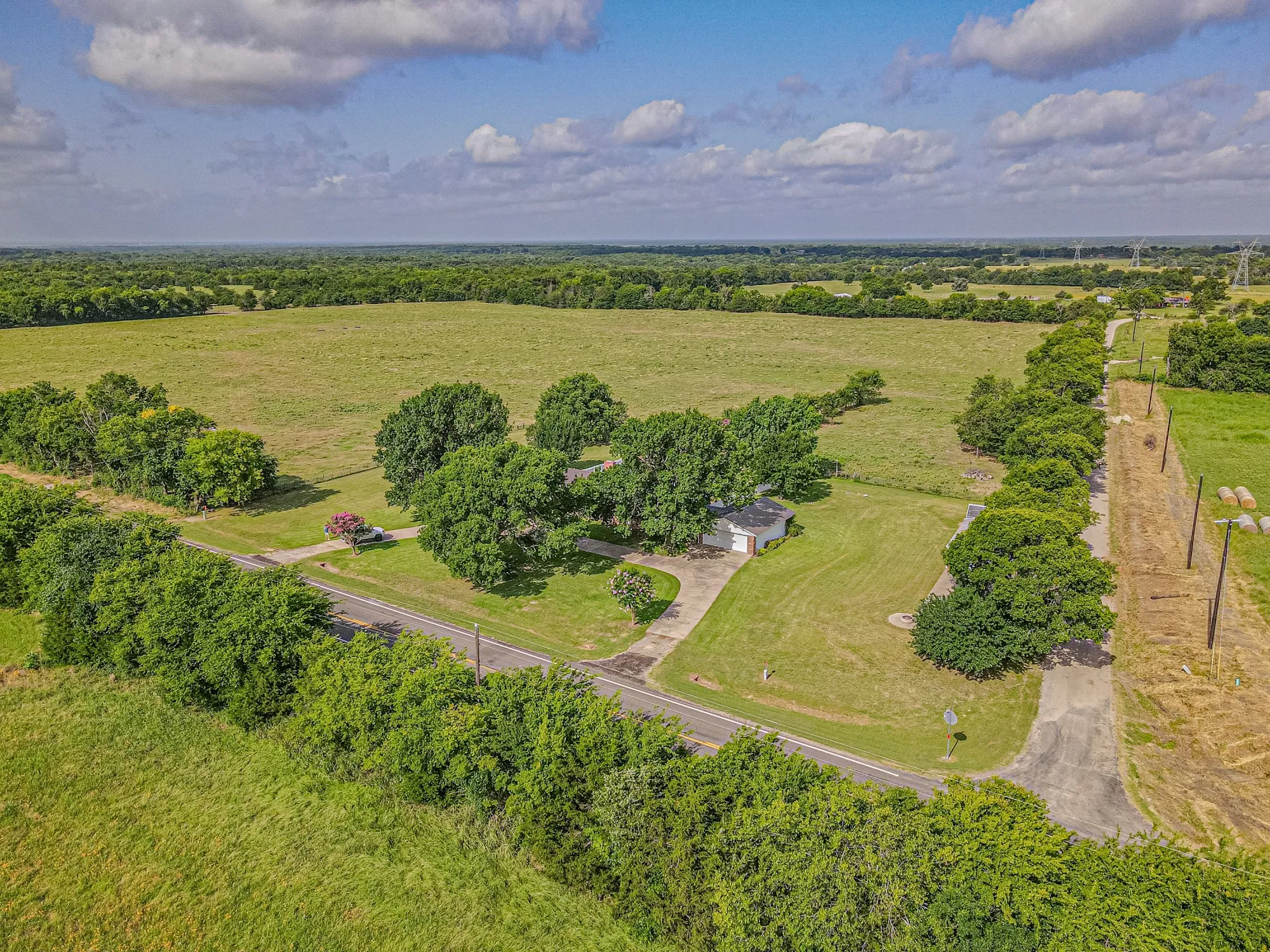 Single Family Residence For Sale in Hunt County , 4160 Fm 513 S, Lone Oak, Texas 75453, 4 Bedroom, 3 Bathroom, 2 Garage spaces, 3,257 Sqft, built in 1974, mls#21319226, Real Estate Agent in Lone Oak, Homes For Sale in Hunt county, Homes For Sale in Lone Oak, Realtor in Lone Oak Texas, Real Estate Brokerage Independent Realty Texas, Luminita Cordes Realtor