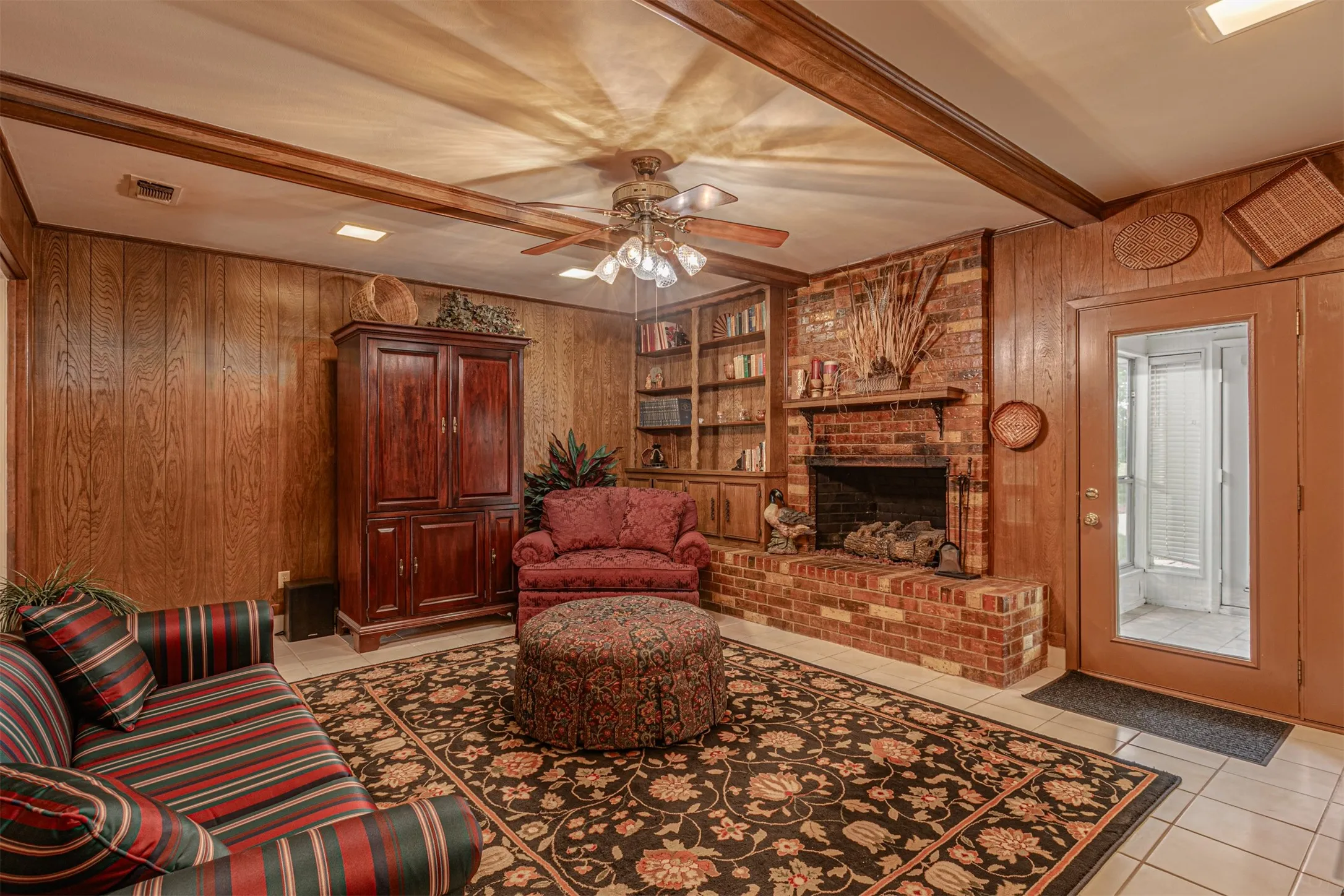 Single Family Residence For Sale in Hunt County , 4160 Fm 513 S, Lone Oak, Texas 75453, 4 Bedroom, 3 Bathroom, 2 Garage spaces, 3,257 Sqft, built in 1974, mls#21319226, Real Estate Agent in Lone Oak, Homes For Sale in Hunt county, Homes For Sale in Lone Oak, Realtor in Lone Oak Texas, Real Estate Brokerage Independent Realty Texas, Luminita Cordes Realtor