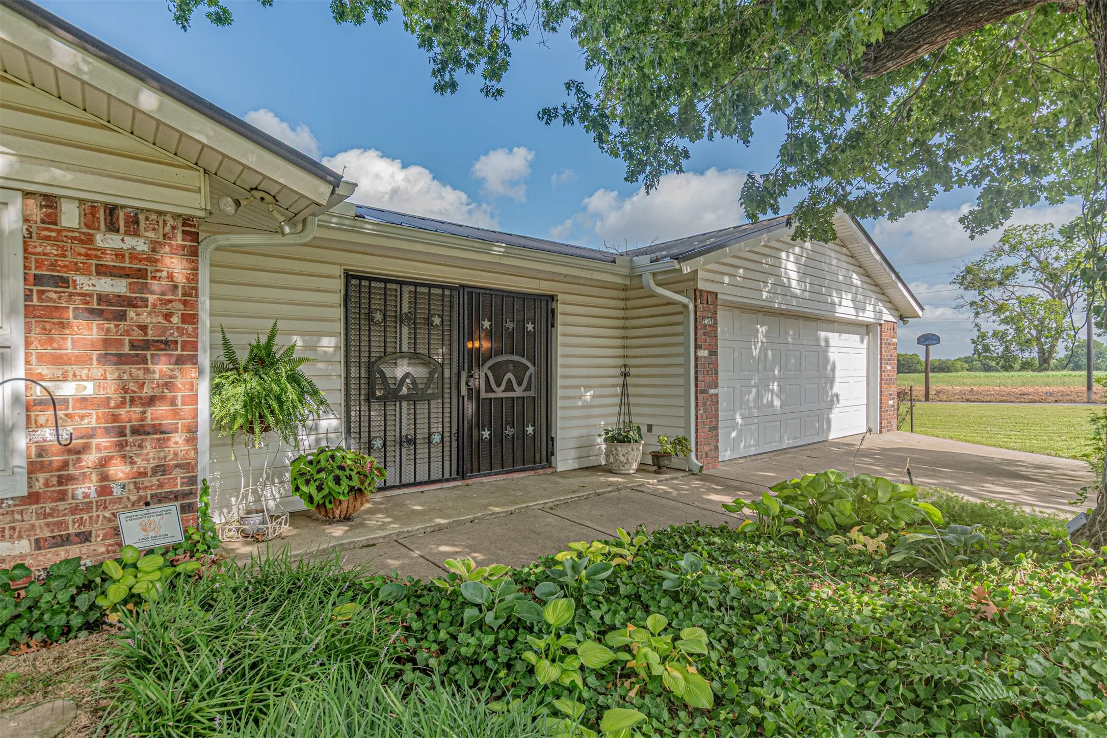 Single Family Residence For Sale in Hunt County , 4160 Fm 513 S, Lone Oak, Texas 75453, 4 Bedroom, 3 Bathroom, 2 Garage spaces, 3,257 Sqft, built in 1974, mls#21319226, Real Estate Agent in Lone Oak, Homes For Sale in Hunt county, Homes For Sale in Lone Oak, Realtor in Lone Oak Texas, Real Estate Brokerage Independent Realty Texas, Luminita Cordes Realtor