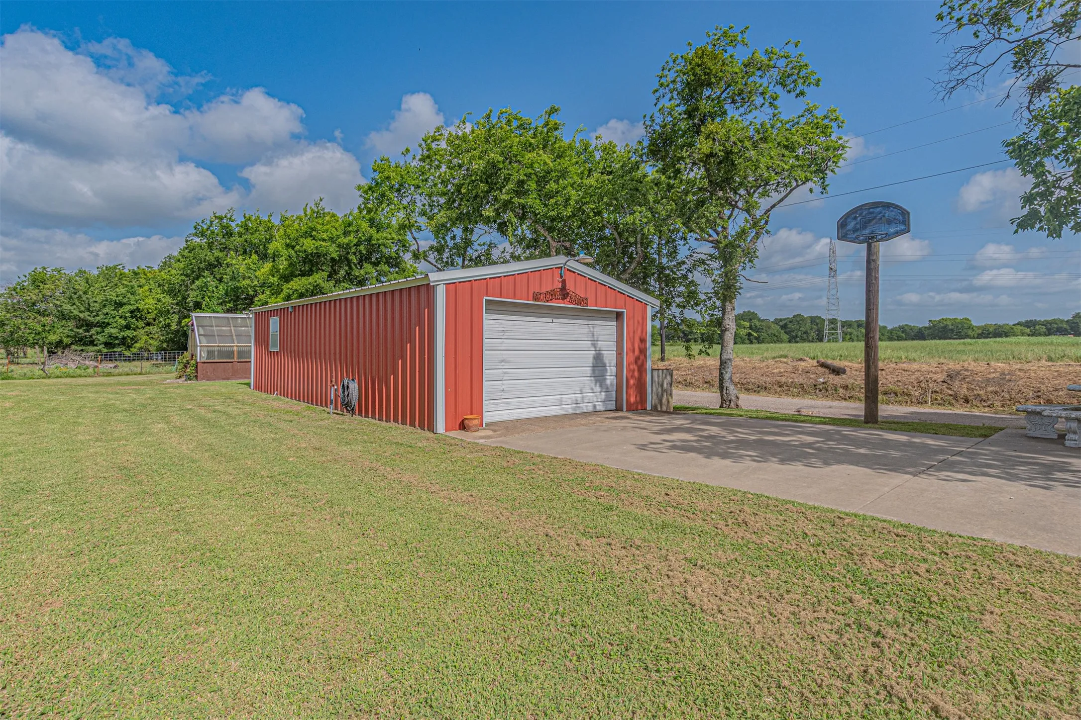 Single Family Residence For Sale in Hunt County , 4160 Fm 513 S, Lone Oak, Texas 75453, 4 Bedroom, 3 Bathroom, 2 Garage spaces, 3,257 Sqft, built in 1974, mls#21319226, Real Estate Agent in Lone Oak, Homes For Sale in Hunt county, Homes For Sale in Lone Oak, Realtor in Lone Oak Texas, Real Estate Brokerage Independent Realty Texas, Luminita Cordes Realtor