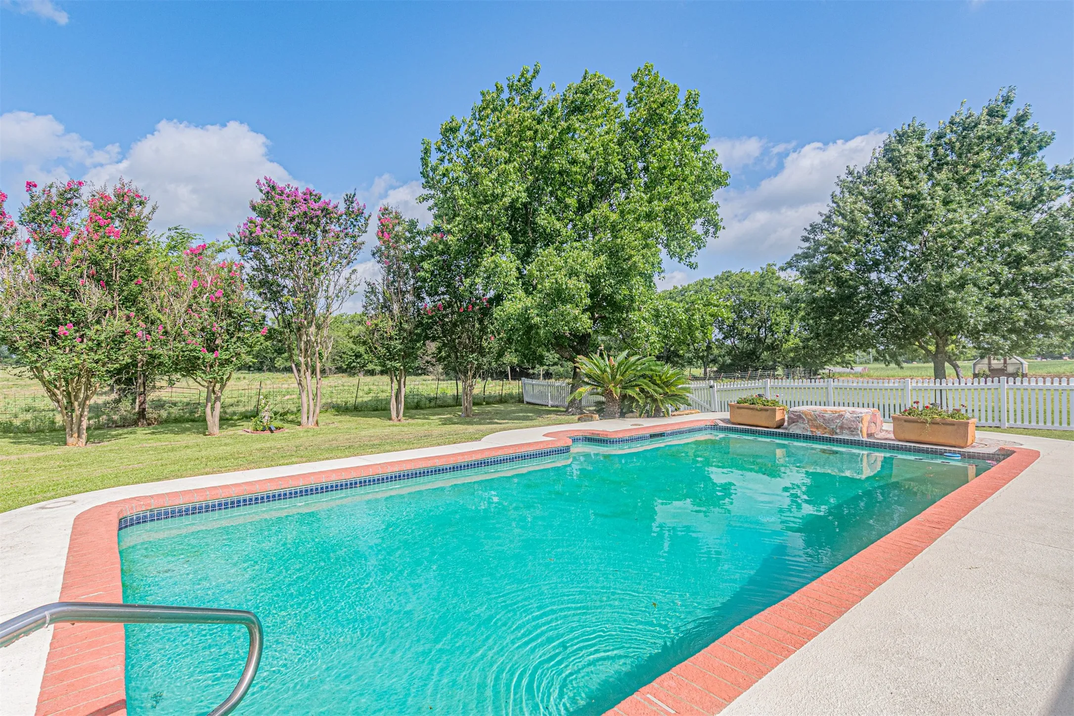 Single Family Residence For Sale in Hunt County , 4160 Fm 513 S, Lone Oak, Texas 75453, 4 Bedroom, 3 Bathroom, 2 Garage spaces, 3,257 Sqft, built in 1974, mls#21319226, Real Estate Agent in Lone Oak, Homes For Sale in Hunt county, Homes For Sale in Lone Oak, Realtor in Lone Oak Texas, Real Estate Brokerage Independent Realty Texas, Luminita Cordes Realtor