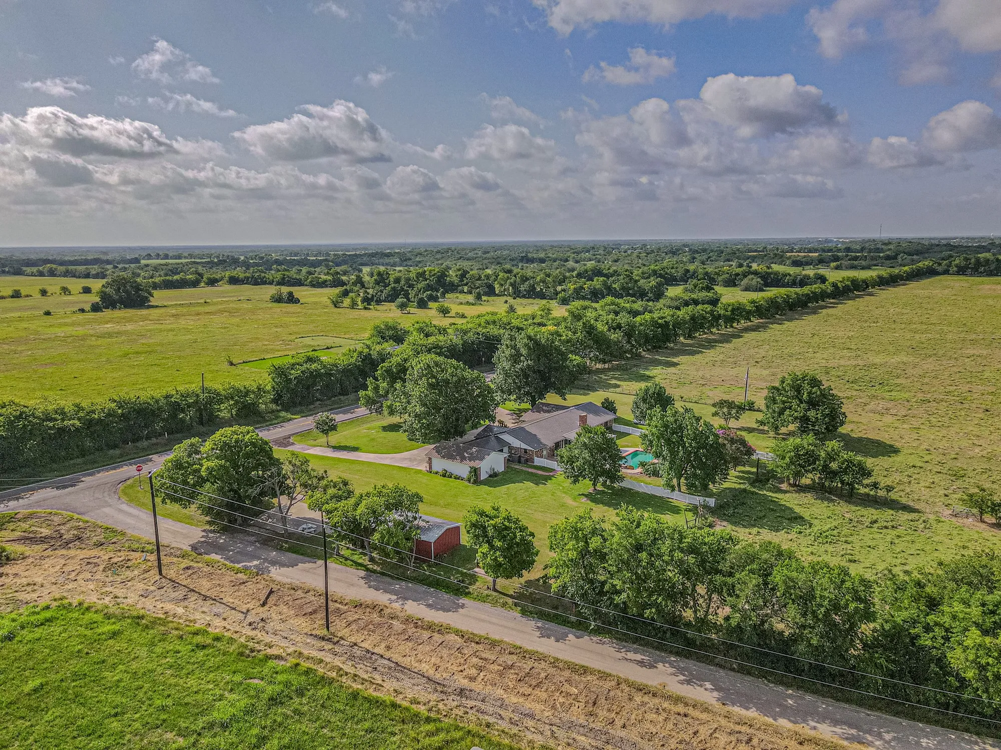 Single Family Residence For Sale in Hunt County , 4160 Fm 513 S, Lone Oak, Texas 75453, 4 Bedroom, 3 Bathroom, 2 Garage spaces, 3,257 Sqft, built in 1974, mls#21319226, Real Estate Agent in Lone Oak, Homes For Sale in Hunt county, Homes For Sale in Lone Oak, Realtor in Lone Oak Texas, Real Estate Brokerage Independent Realty Texas, Luminita Cordes Realtor