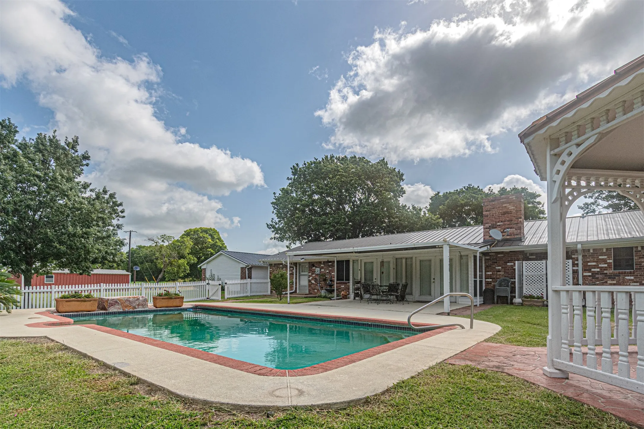 Single Family Residence For Sale in Hunt County , 4160 Fm 513 S, Lone Oak, Texas 75453, 4 Bedroom, 3 Bathroom, 2 Garage spaces, 3,257 Sqft, built in 1974, mls#21319226, Real Estate Agent in Lone Oak, Homes For Sale in Hunt county, Homes For Sale in Lone Oak, Realtor in Lone Oak Texas, Real Estate Brokerage Independent Realty Texas, Luminita Cordes Realtor