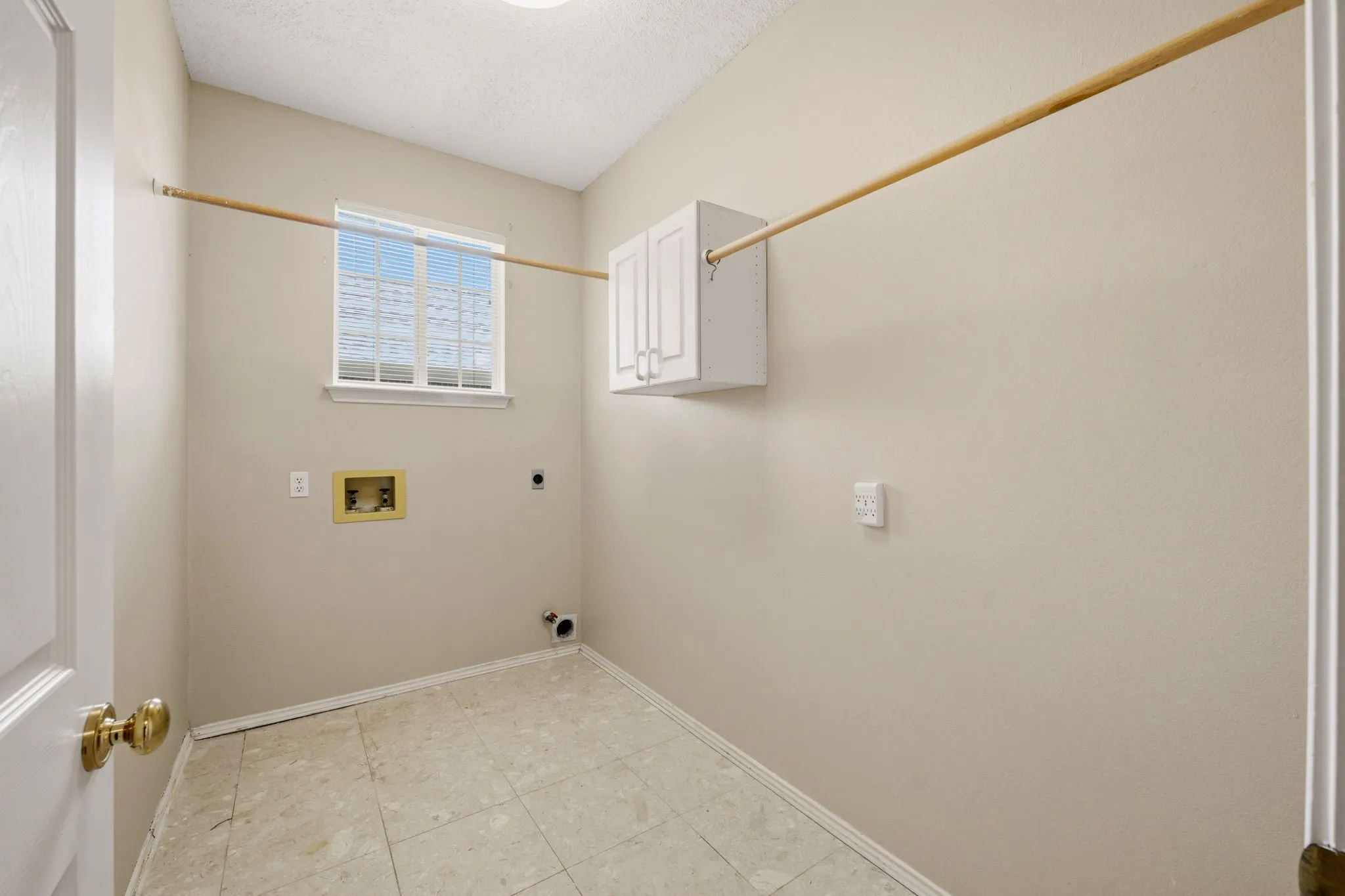 Single Family Residence For Sale in Collin County , 2324 Compton Drive, Plano, Texas 75025, 5 Bedroom, 4 Bathroom, 2 Garage spaces, 3,266 Sqft, built in 1993, mls#21318472, Real Estate Agent in Plano, Homes For Sale in Collin county, Homes For Sale in Plano, Realtor in Plano Texas, Real Estate Brokerage Independent Realty Texas, Luminita Cordes Realtor