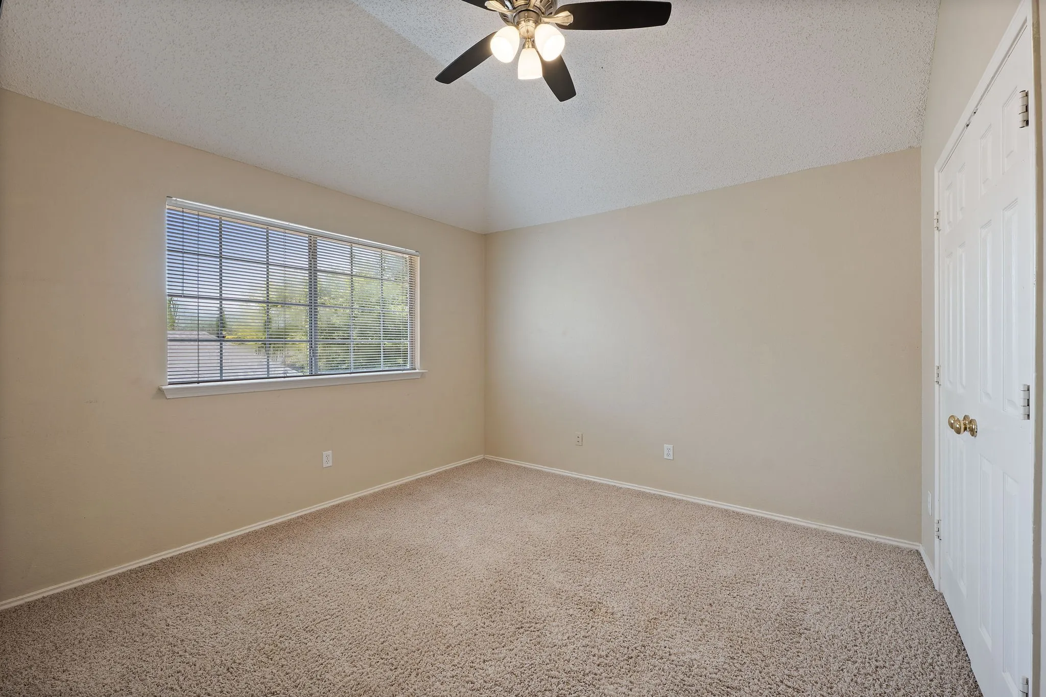 Single Family Residence For Sale in Collin County , 2324 Compton Drive, Plano, Texas 75025, 5 Bedroom, 4 Bathroom, 2 Garage spaces, 3,266 Sqft, built in 1993, mls#21318472, Real Estate Agent in Plano, Homes For Sale in Collin county, Homes For Sale in Plano, Realtor in Plano Texas, Real Estate Brokerage Independent Realty Texas, Luminita Cordes Realtor