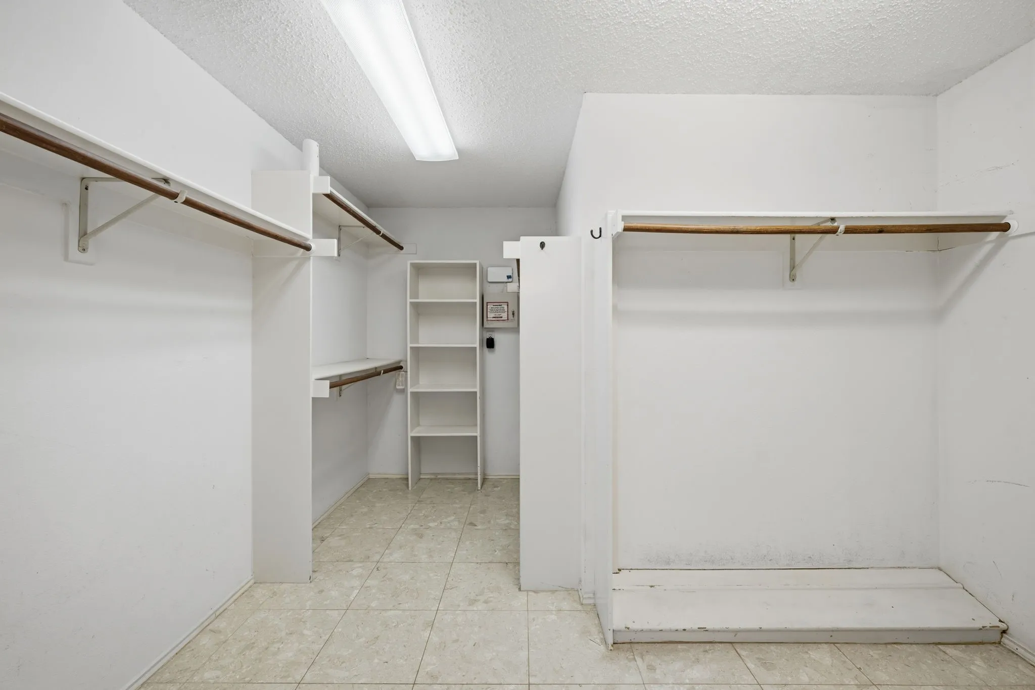 Single Family Residence For Sale in Collin County , 2324 Compton Drive, Plano, Texas 75025, 5 Bedroom, 4 Bathroom, 2 Garage spaces, 3,266 Sqft, built in 1993, mls#21318472, Real Estate Agent in Plano, Homes For Sale in Collin county, Homes For Sale in Plano, Realtor in Plano Texas, Real Estate Brokerage Independent Realty Texas, Luminita Cordes Realtor